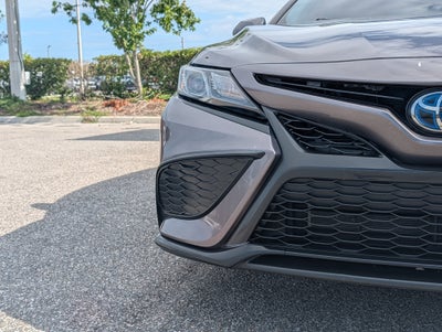 2022 Toyota Camry Hybrid SE