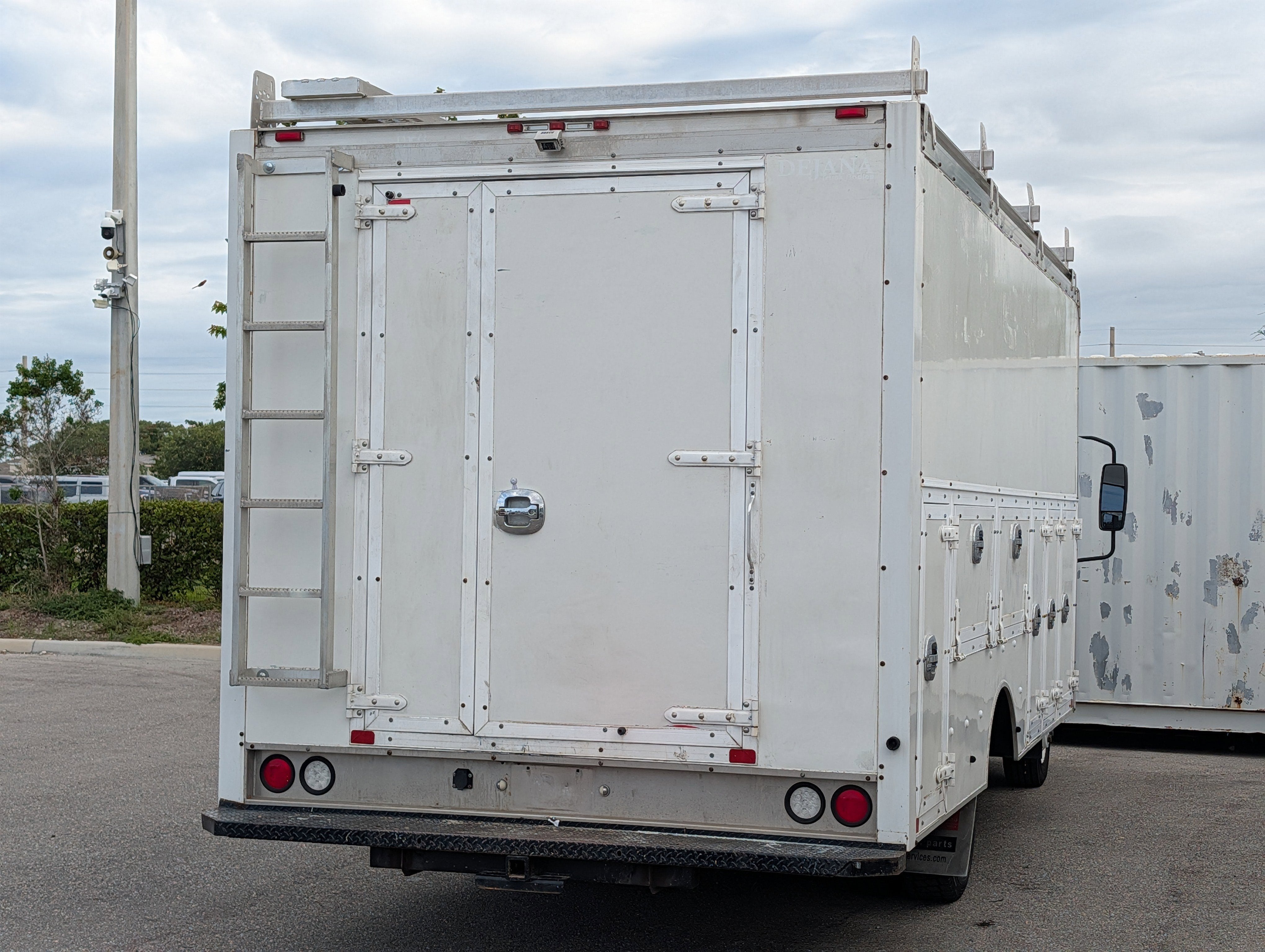 2018 Isuzu NPR Base