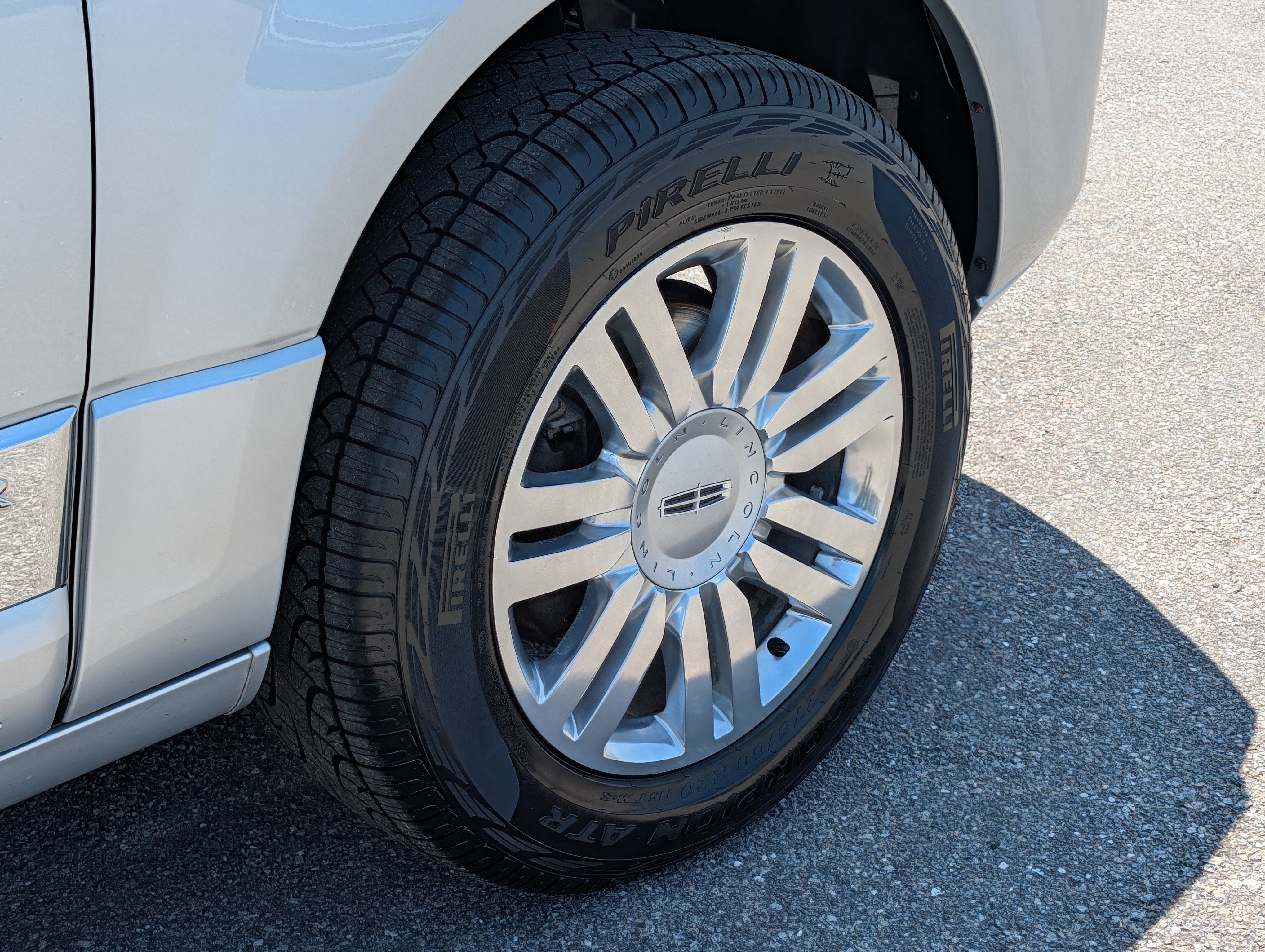 2014 Lincoln Navigator Base