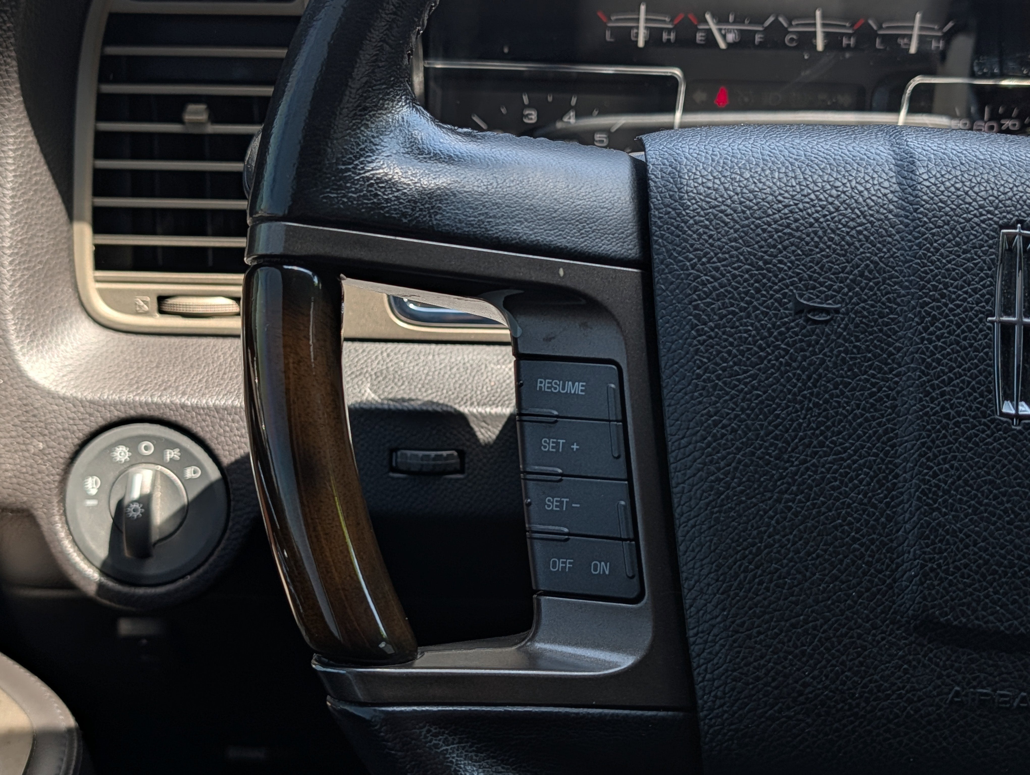 2014 Lincoln Navigator Base