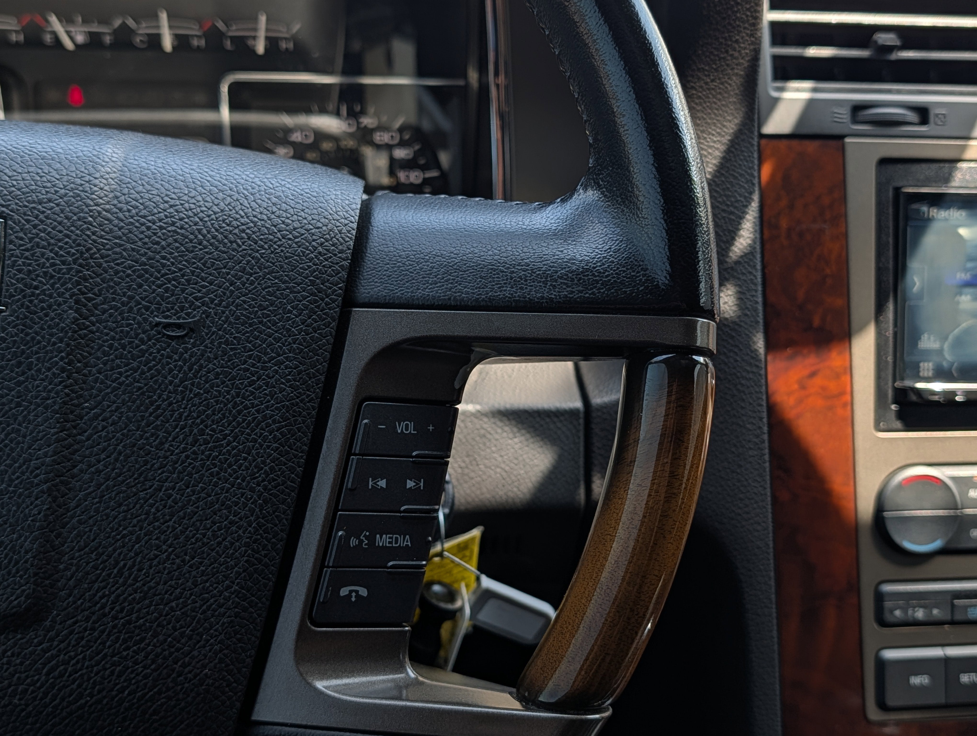 2014 Lincoln Navigator Base