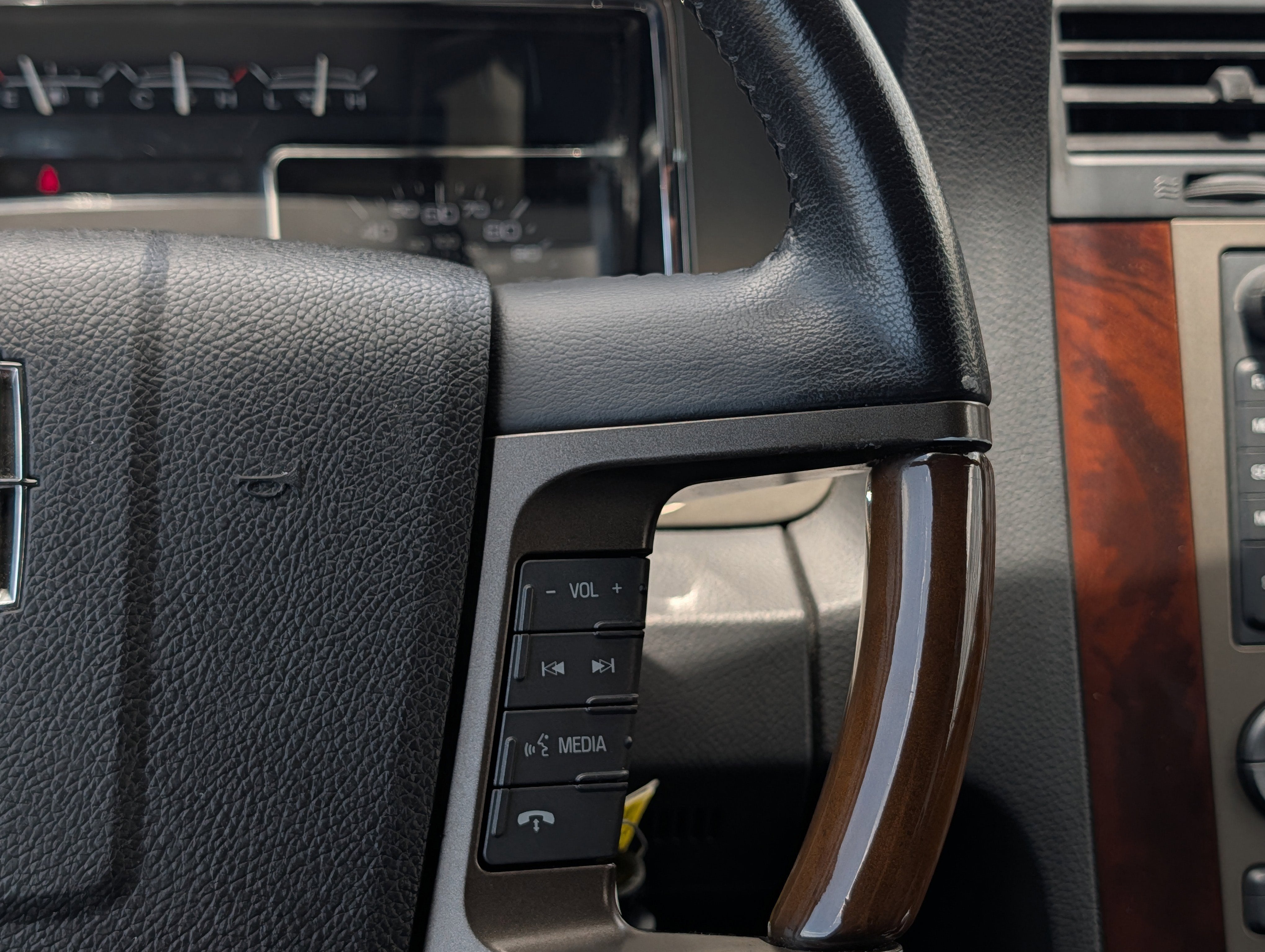 2014 Lincoln Navigator Base