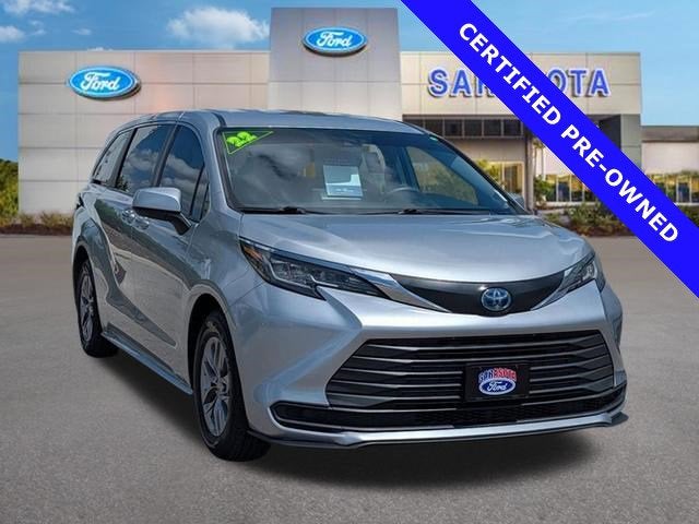 2022 Toyota Sienna LE 8 Passenger