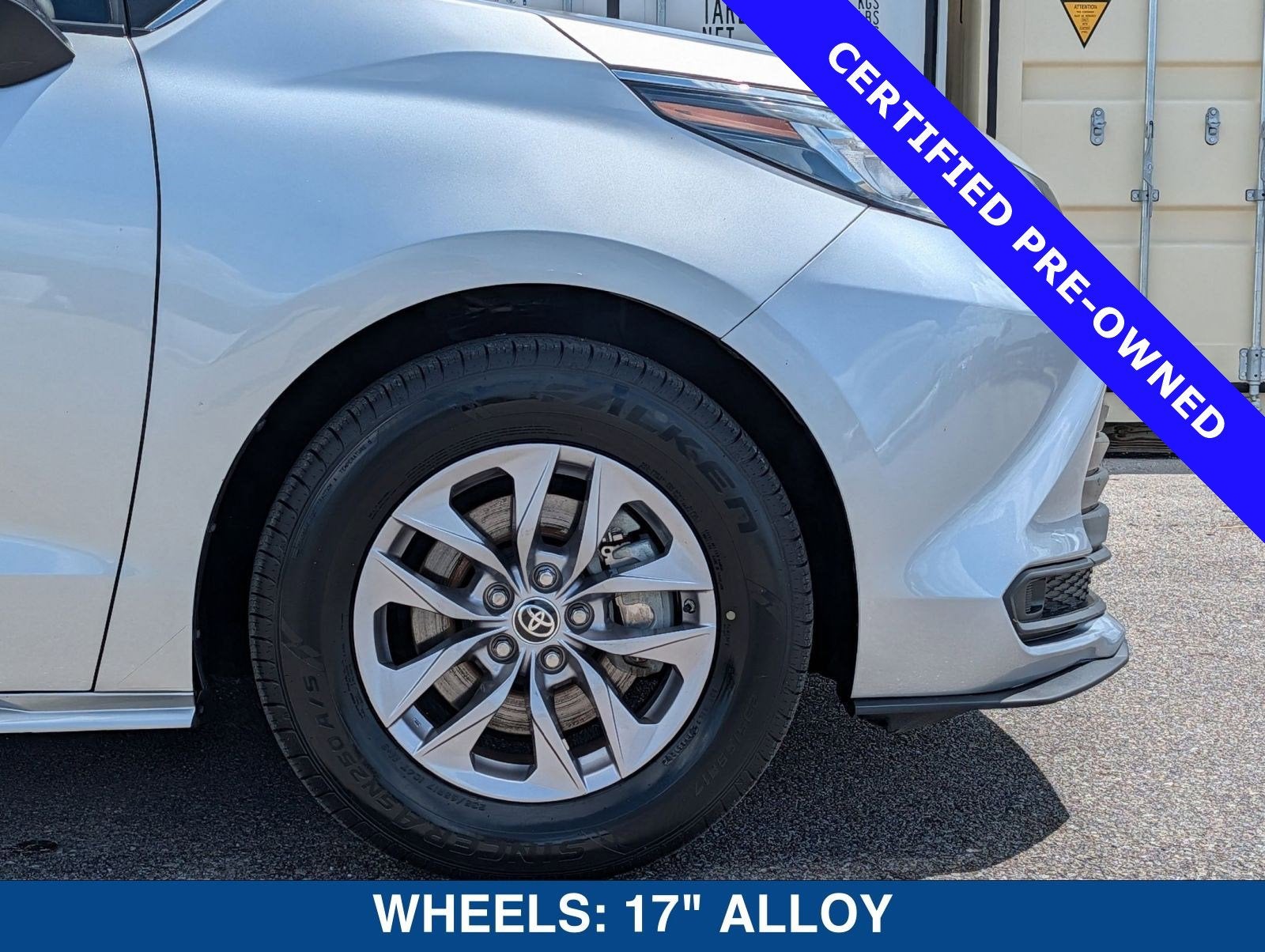 2022 Toyota Sienna LE 8 Passenger