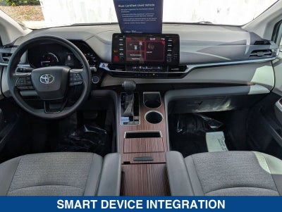 2022 Toyota Sienna LE 8 Passenger