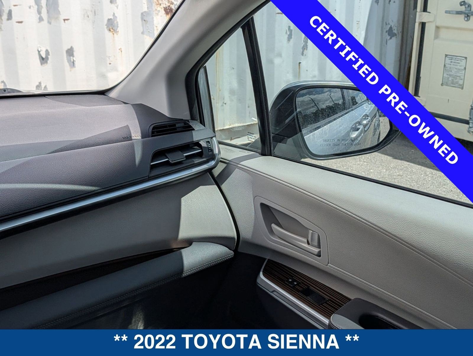 2022 Toyota Sienna LE 8 Passenger
