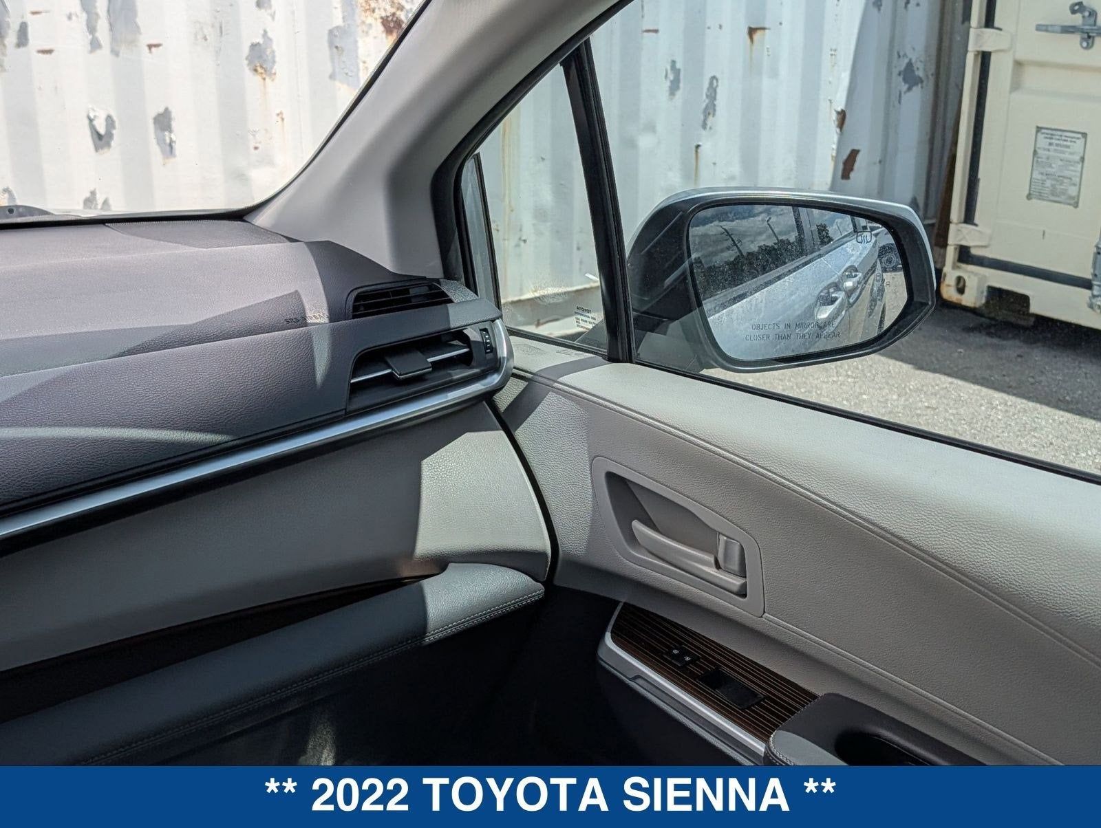 2022 Toyota Sienna LE 8 Passenger