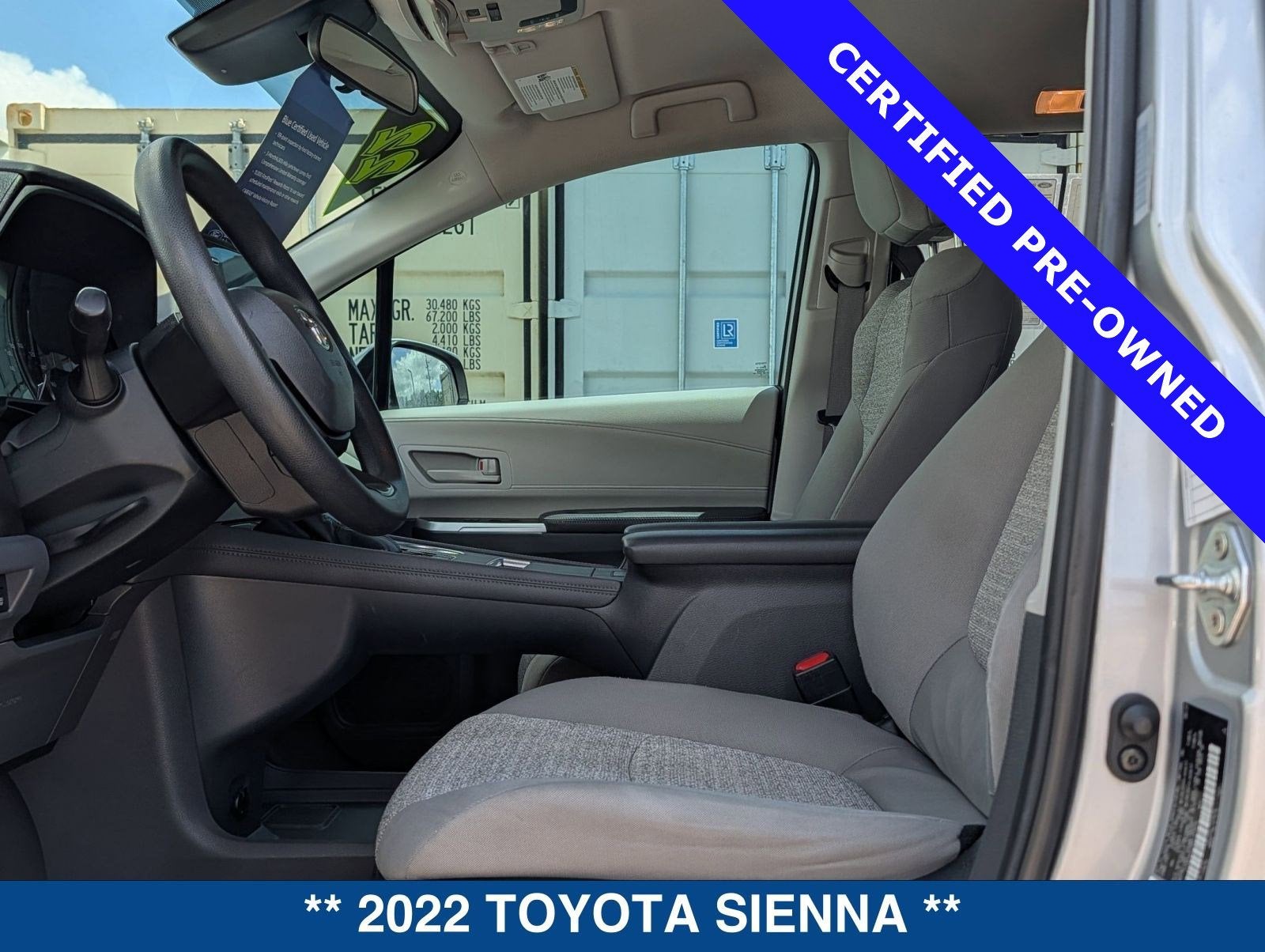 2022 Toyota Sienna LE 8 Passenger