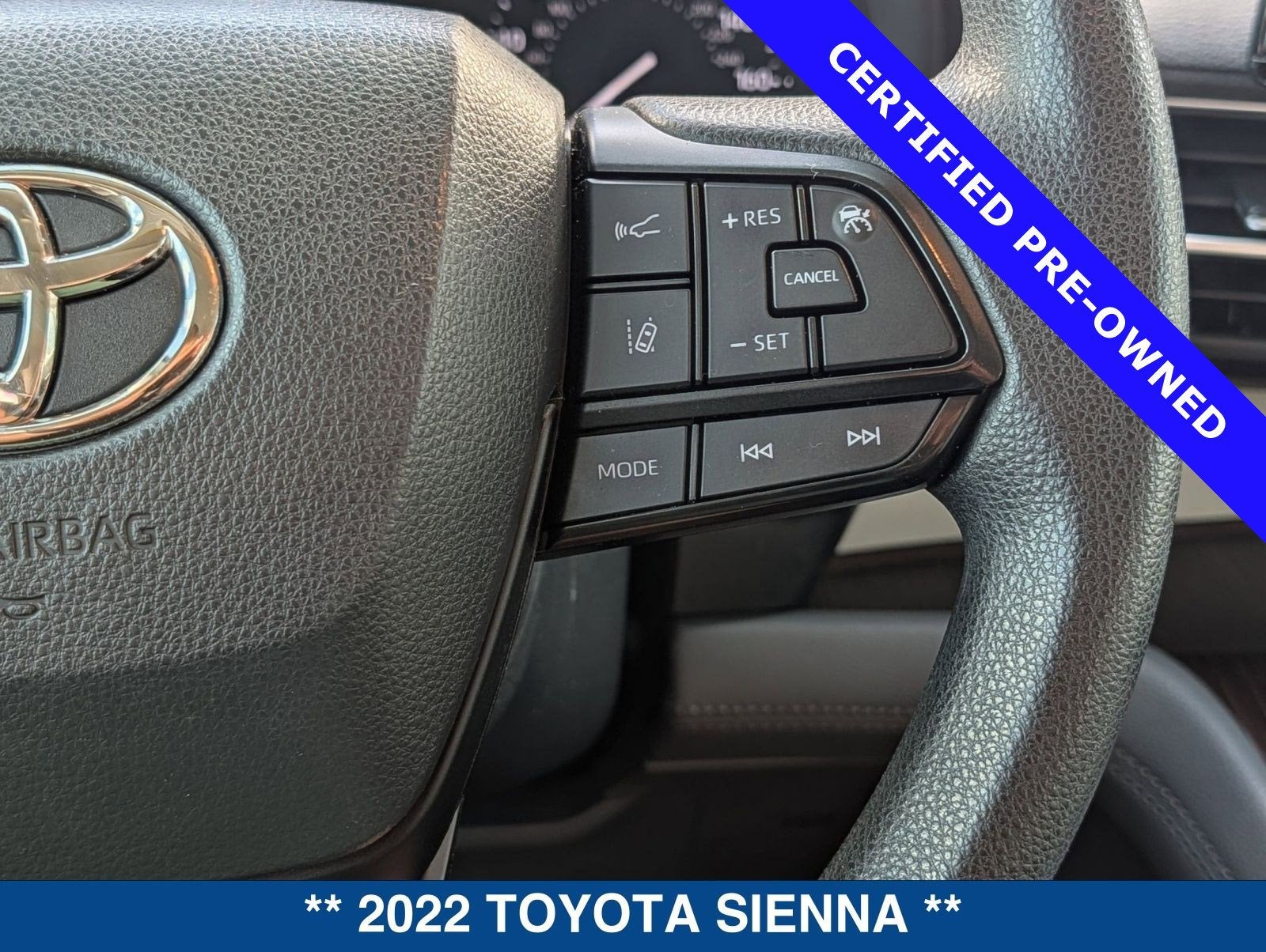 2022 Toyota Sienna LE 8 Passenger
