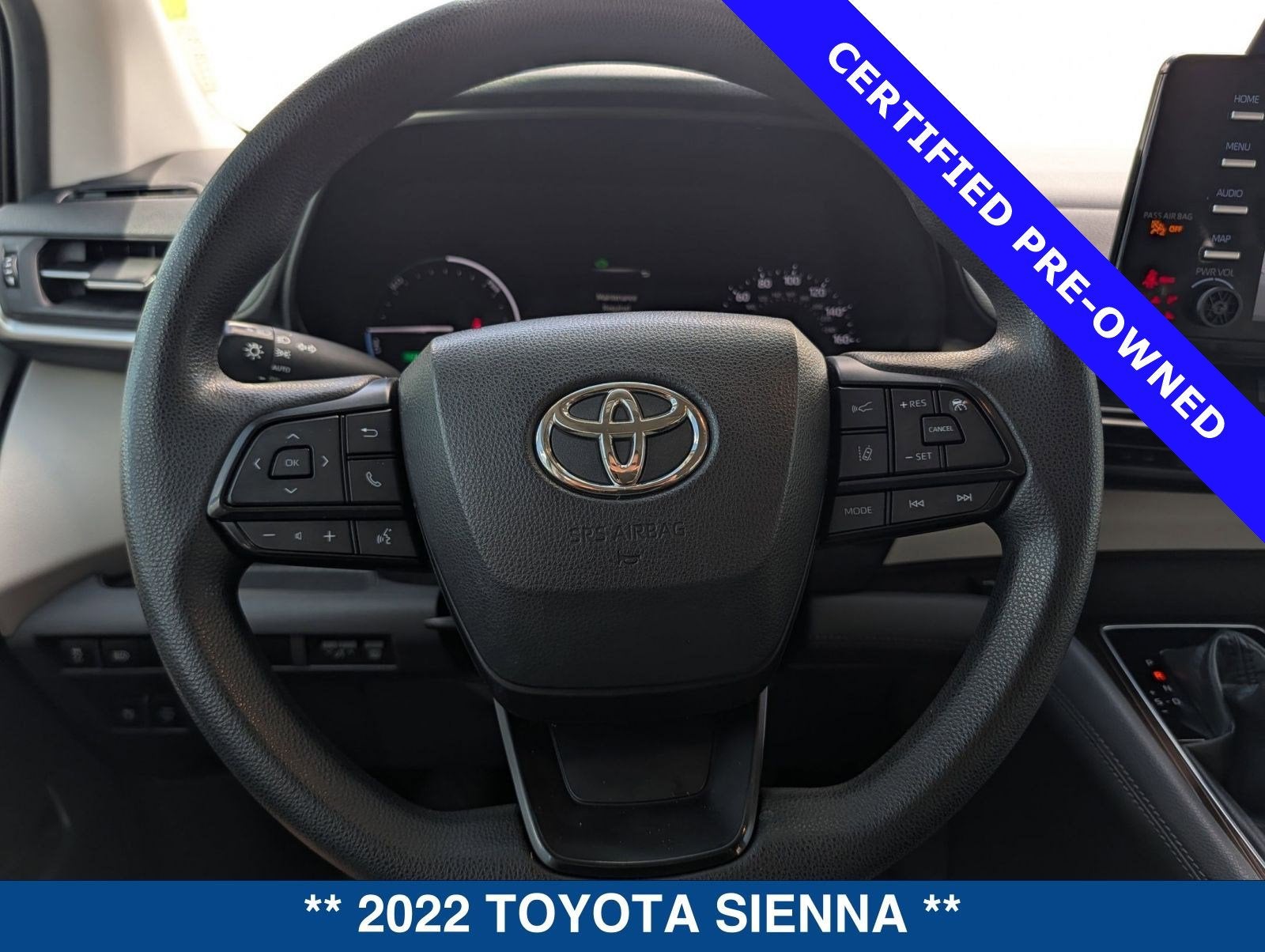 2022 Toyota Sienna LE 8 Passenger