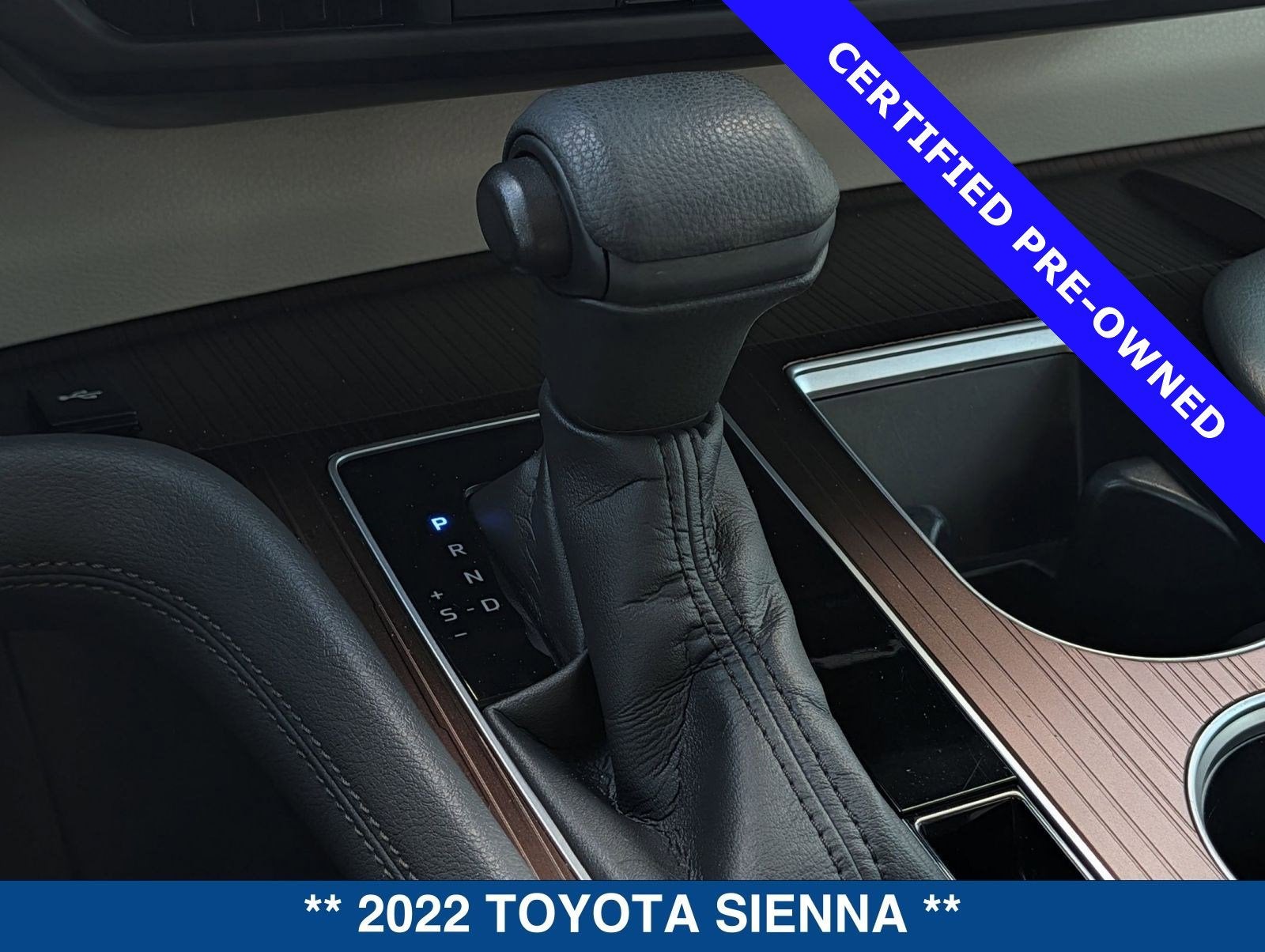 2022 Toyota Sienna LE 8 Passenger