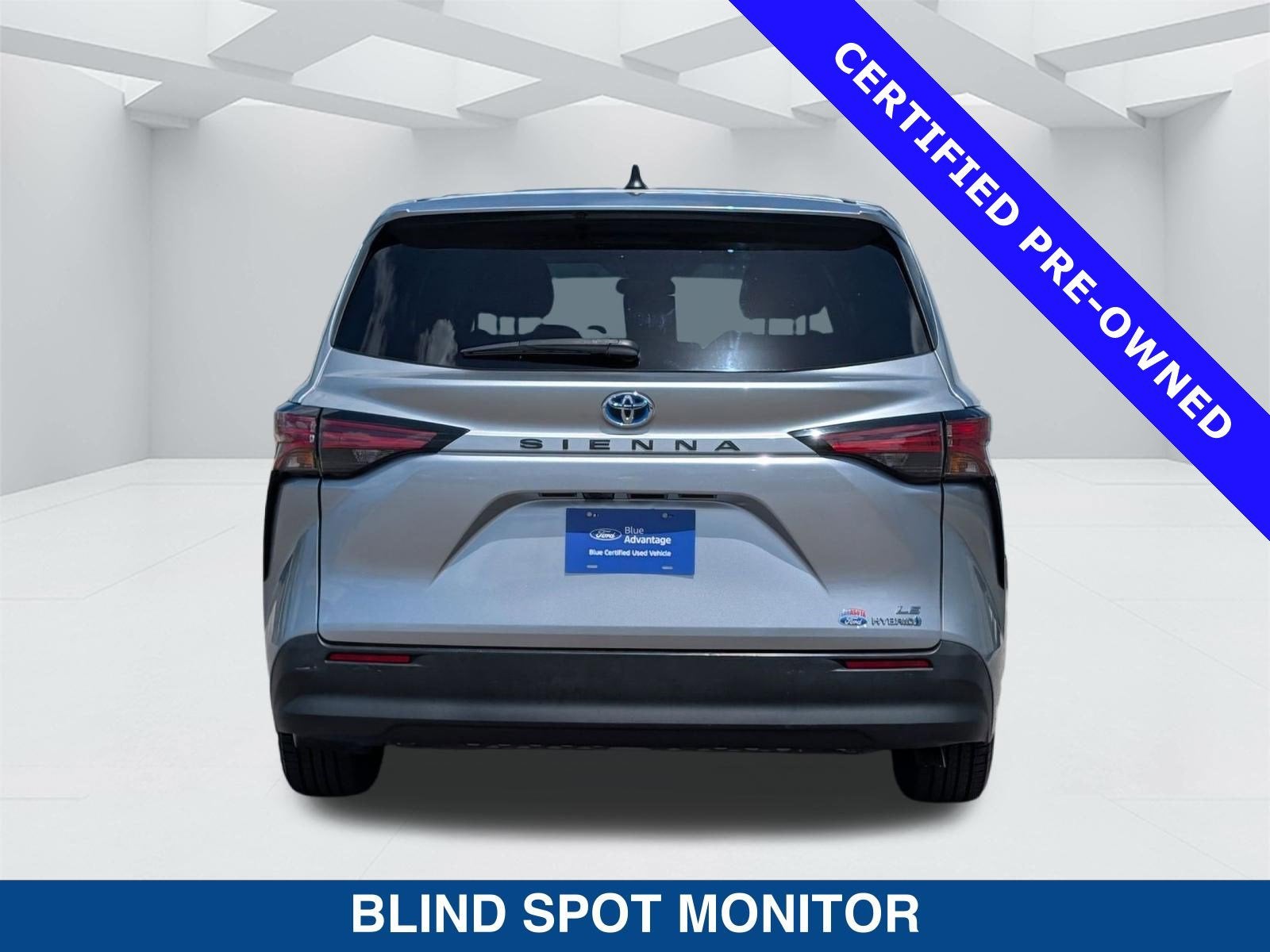 2022 Toyota Sienna LE 8 Passenger