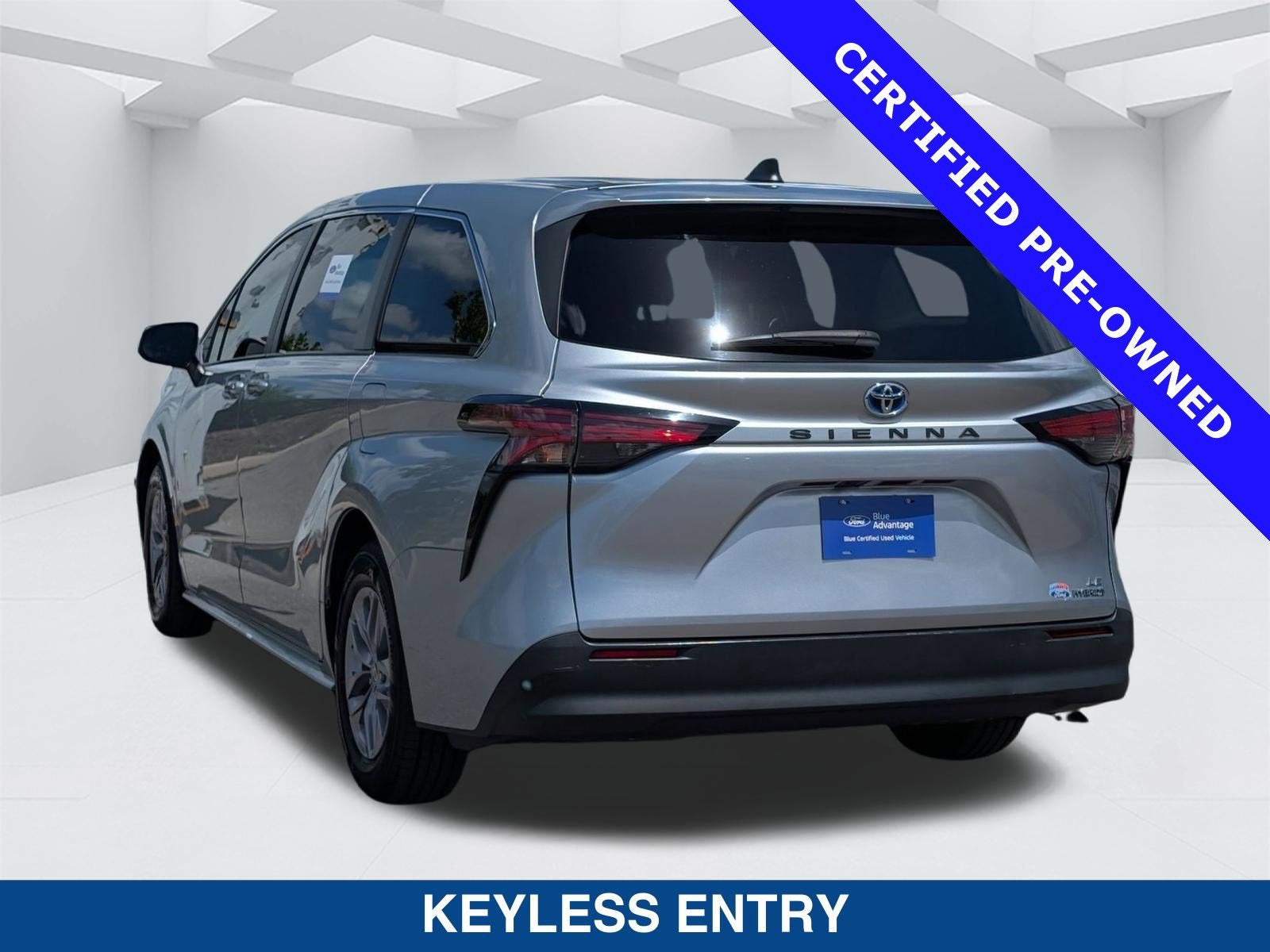 2022 Toyota Sienna LE 8 Passenger