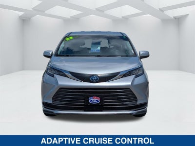2022 Toyota Sienna LE 8 Passenger