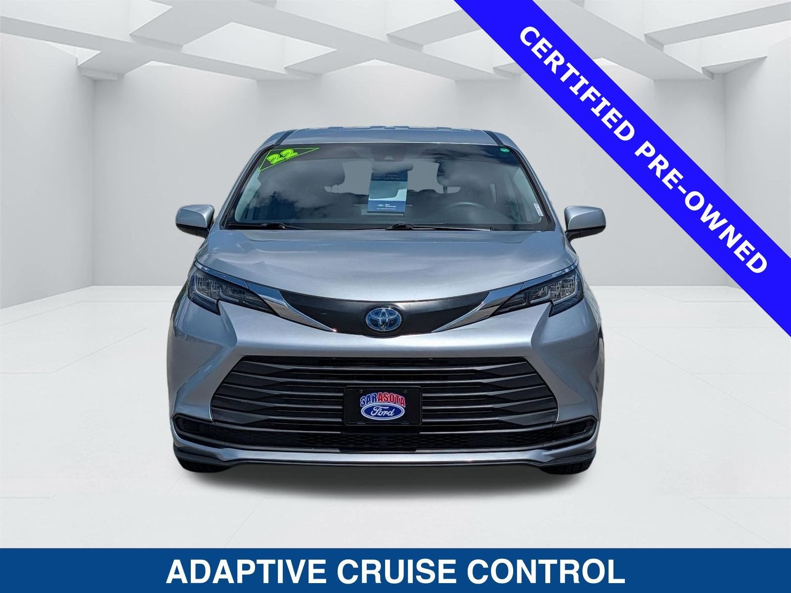 2022 Toyota Sienna LE 8 Passenger