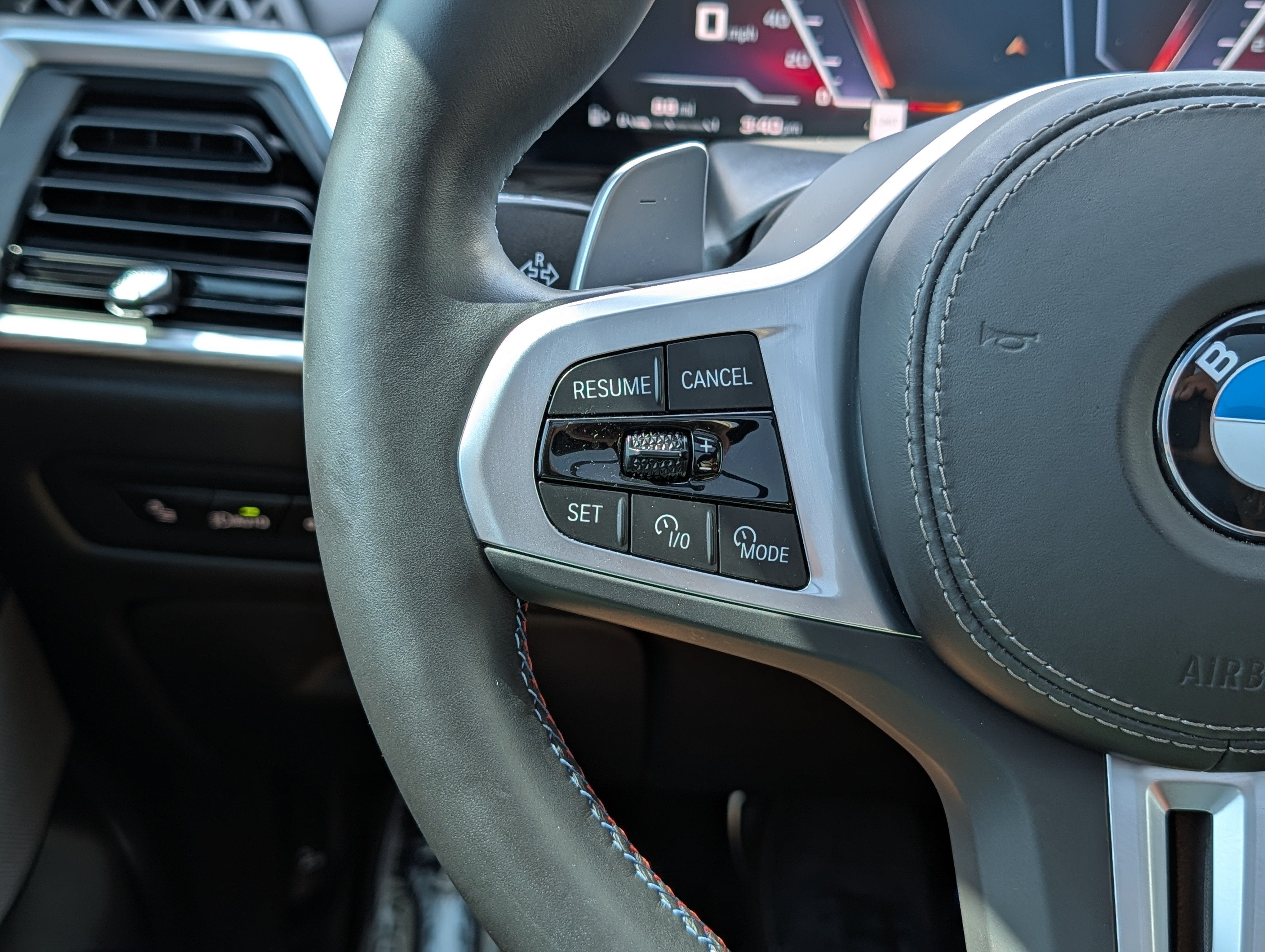 2025 BMW X5 M60i