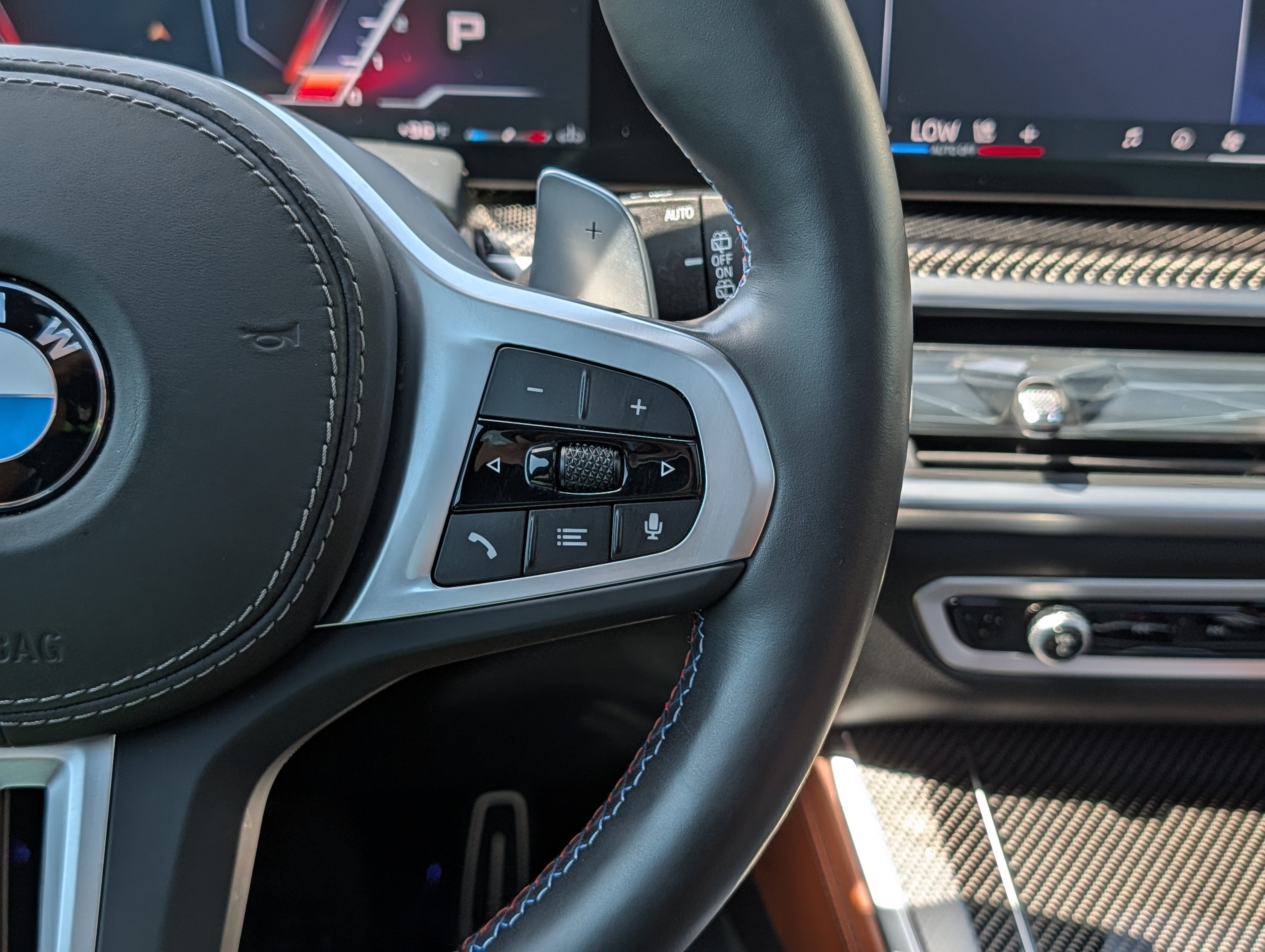 2025 BMW X5 M60i