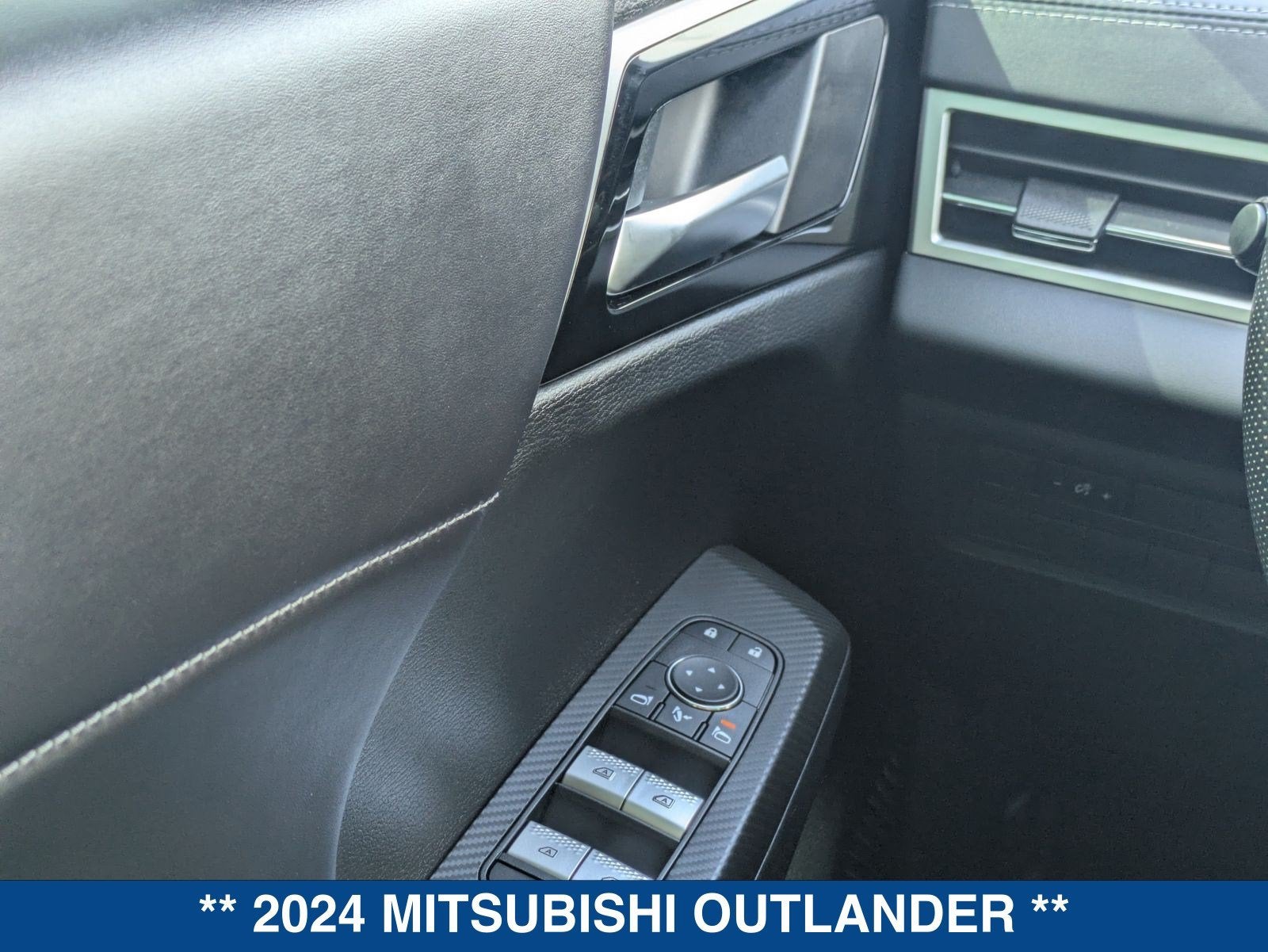 2024 Mitsubishi Outlander SE