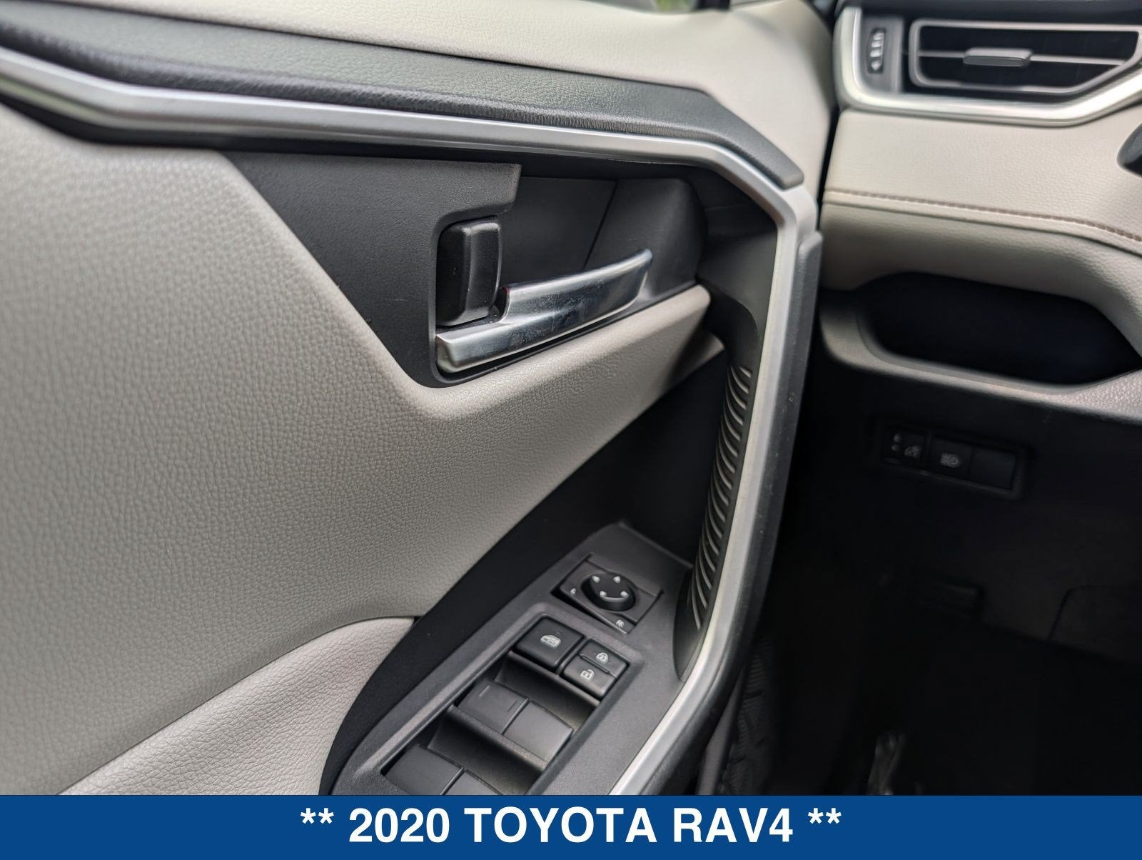 2020 Toyota RAV4 XLE