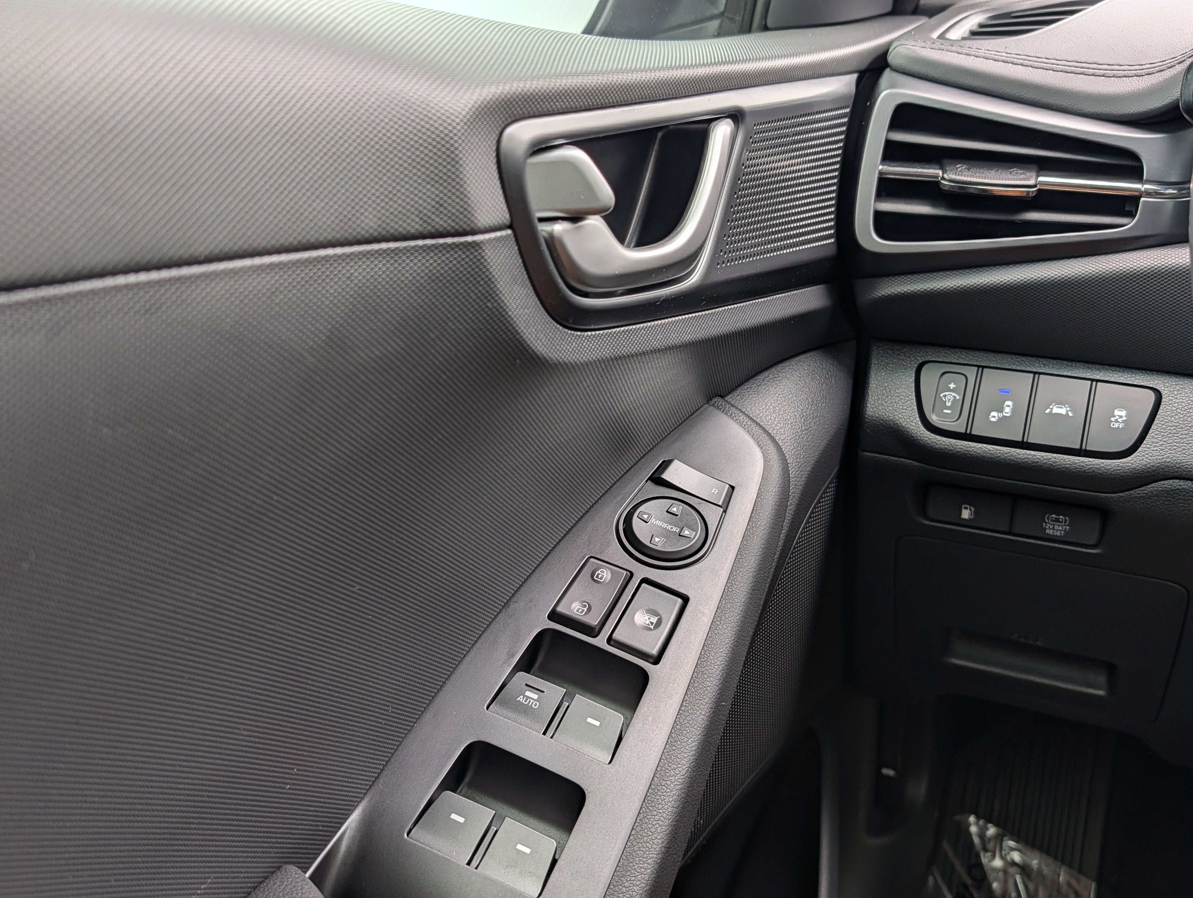2022 Hyundai Ioniq Hybrid SE