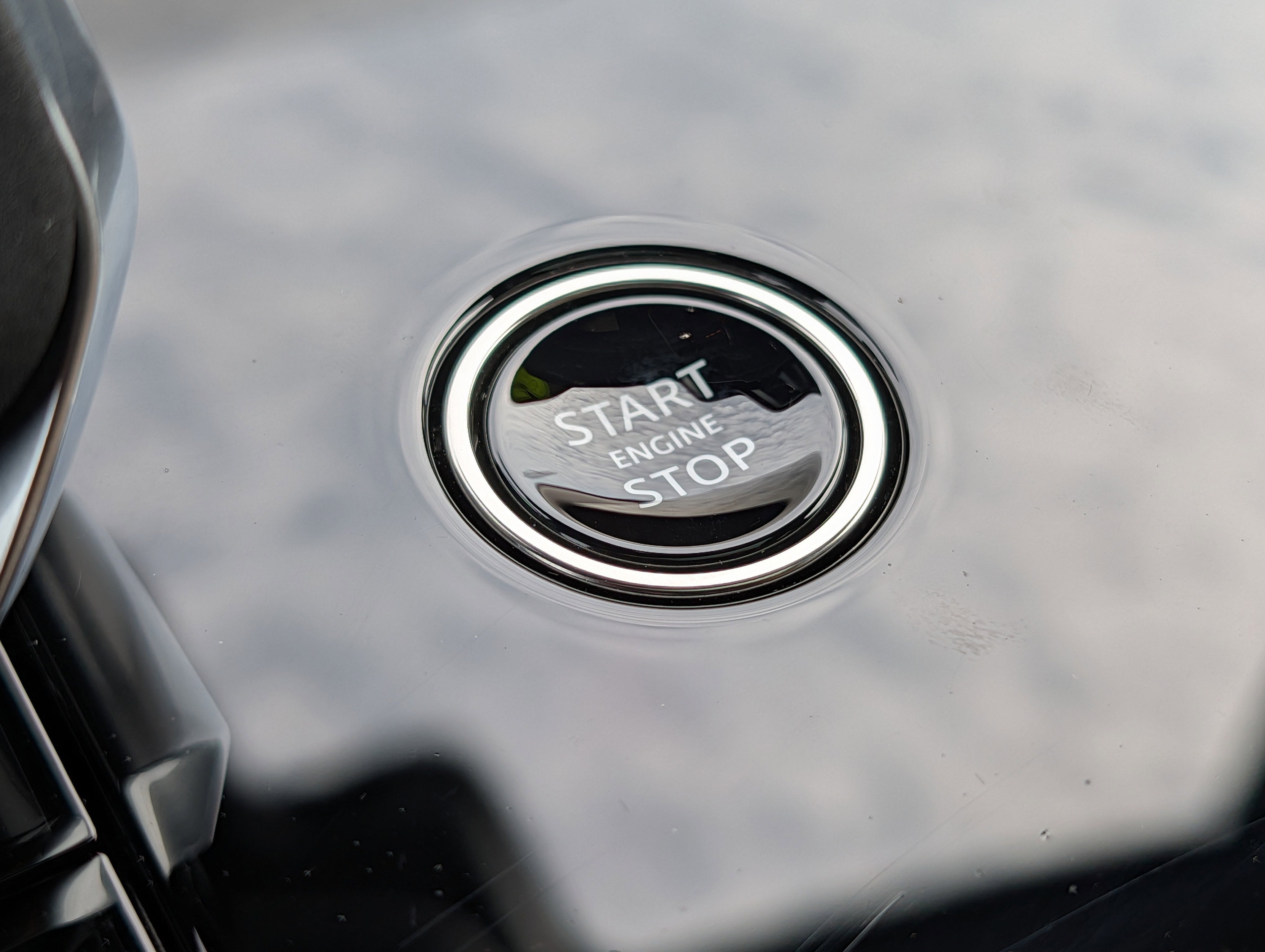 2025 Land Rover Range Rover Sport P360 SE