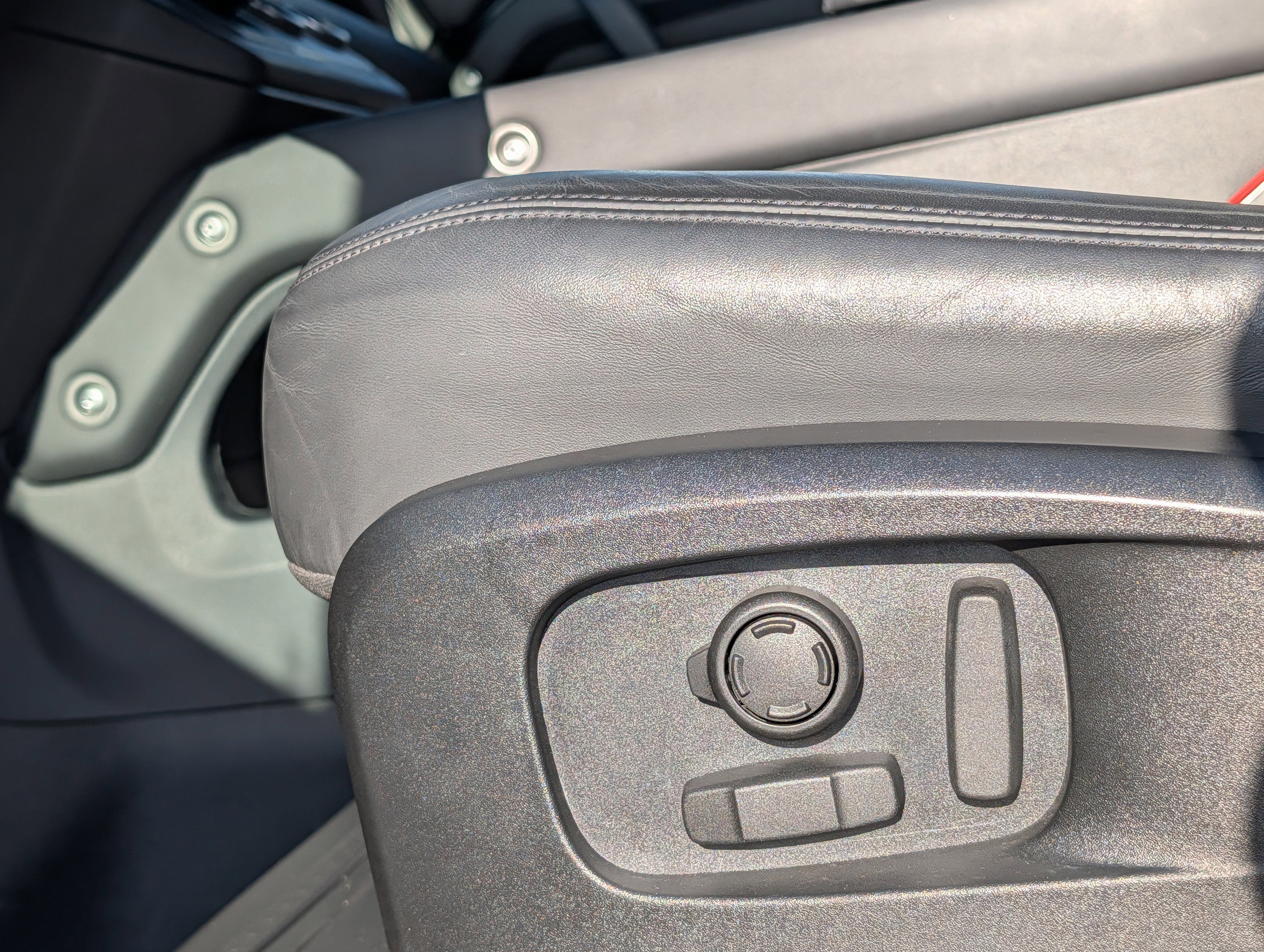 2023 Land Rover Defender 110 V8