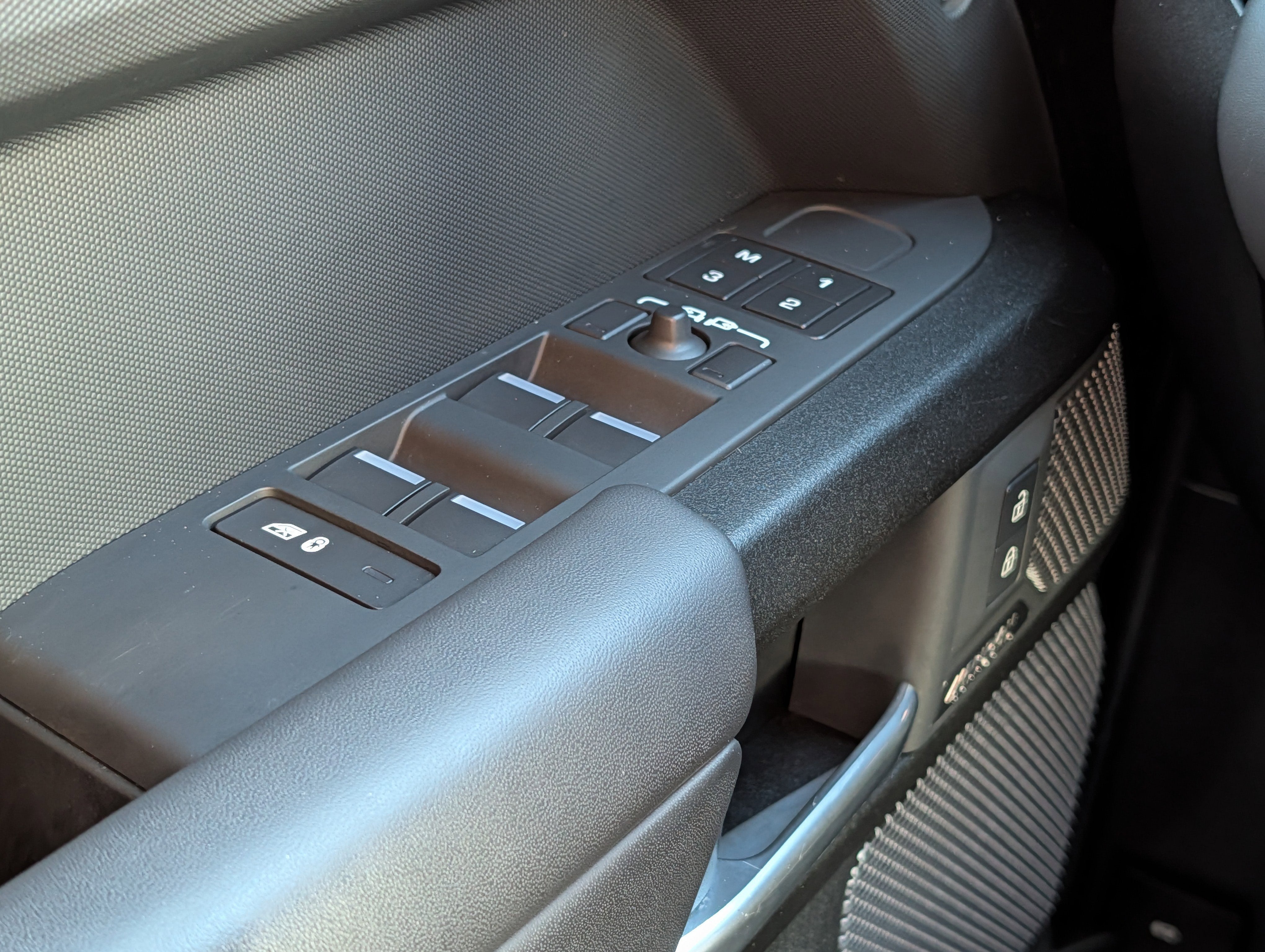 2023 Land Rover Defender 110 V8