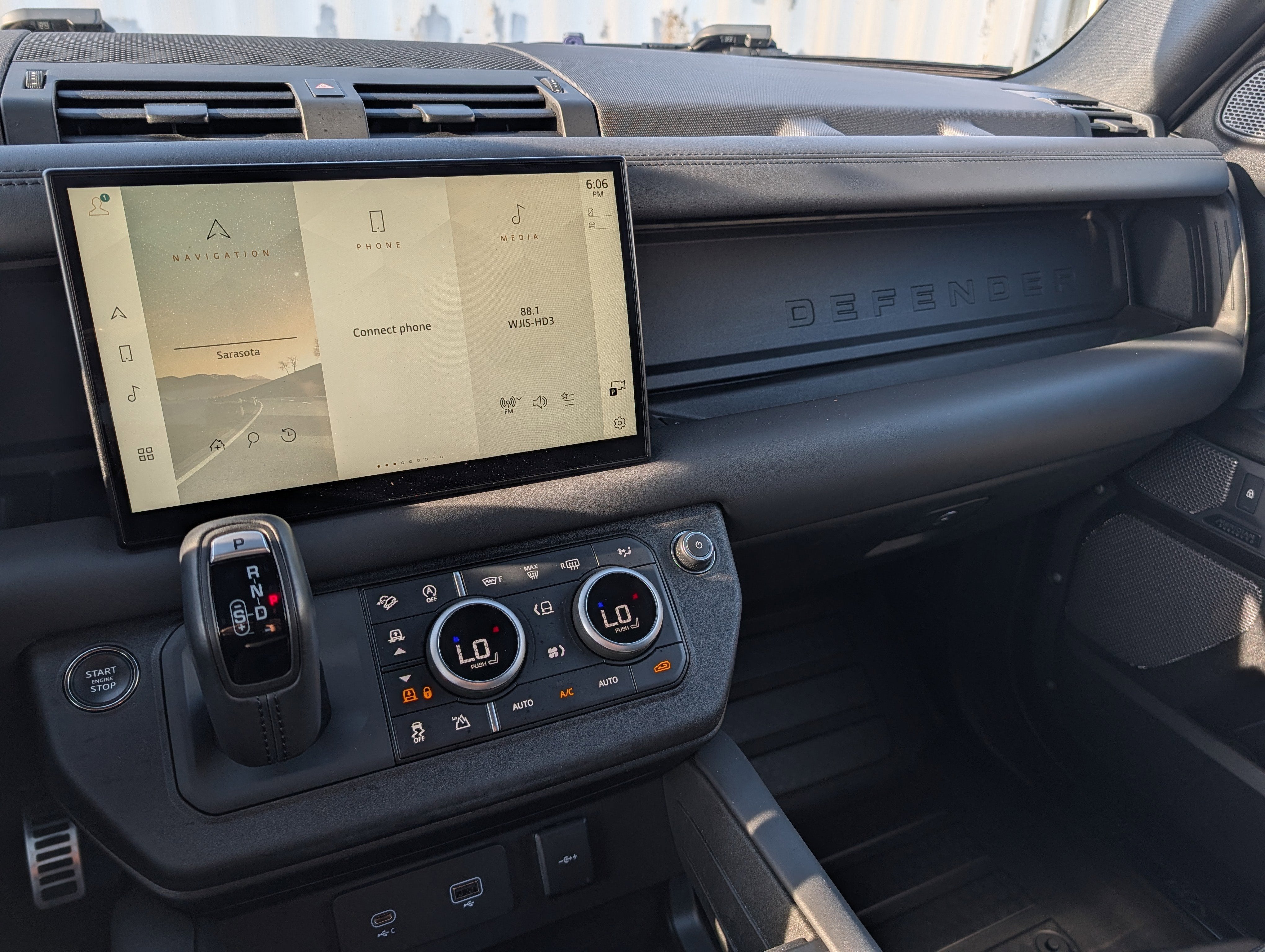 2023 Land Rover Defender 110 V8