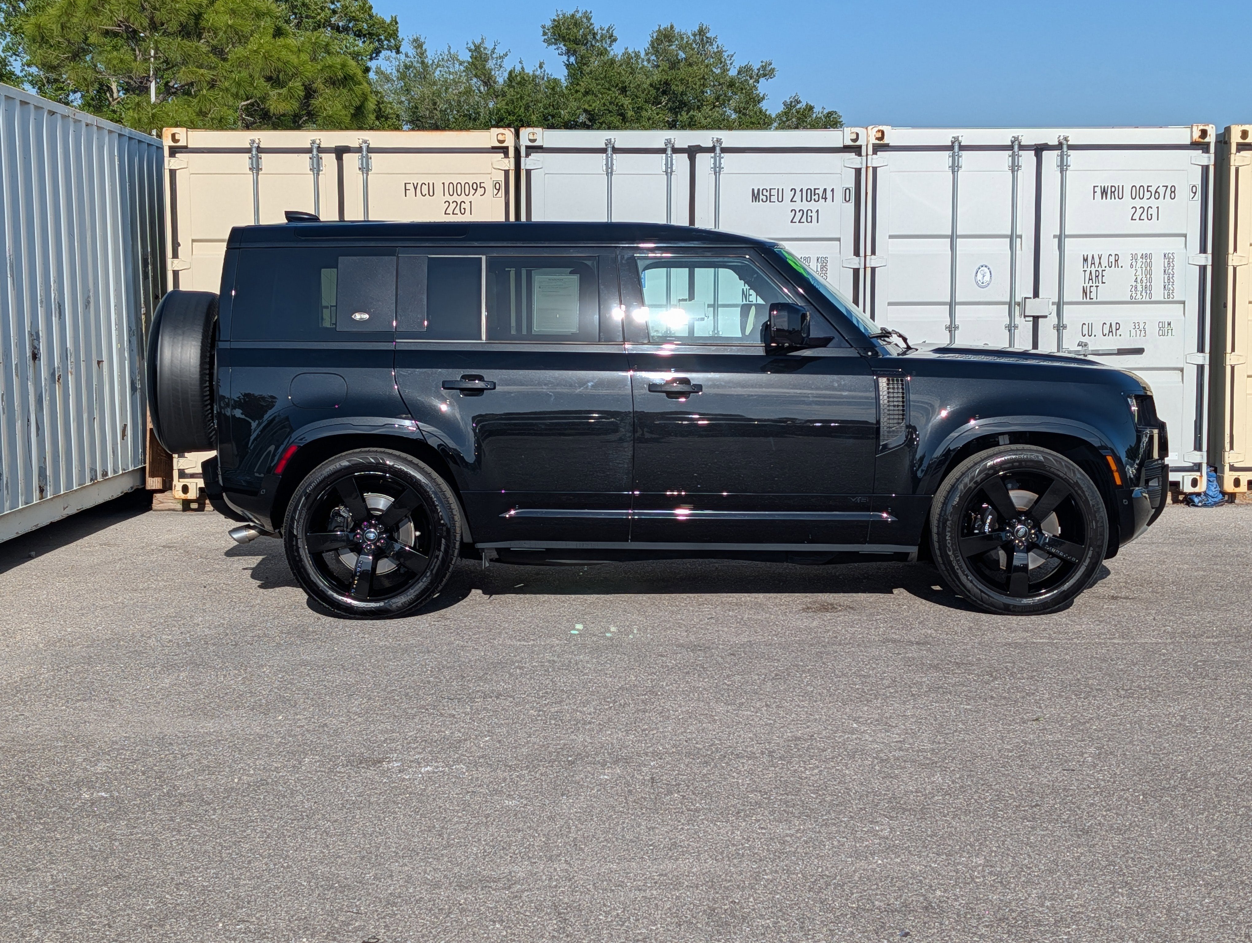 2023 Land Rover Defender 110 V8