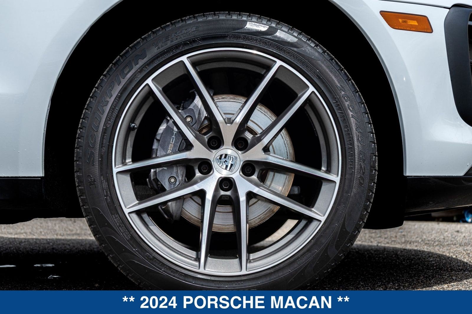 2024 Porsche Macan Base