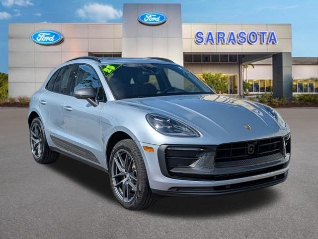 2025 Porsche Macan T