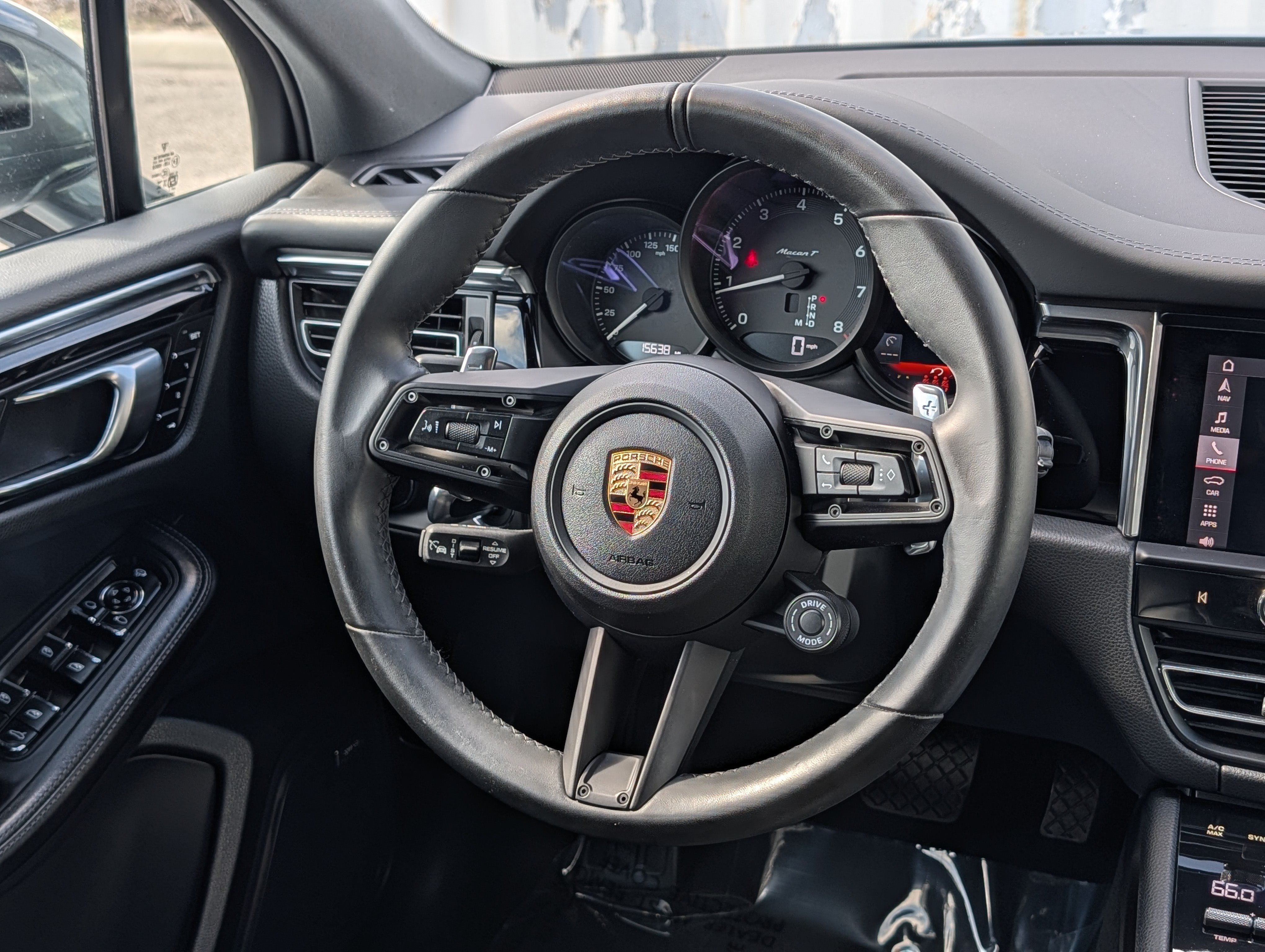 2025 Porsche Macan T