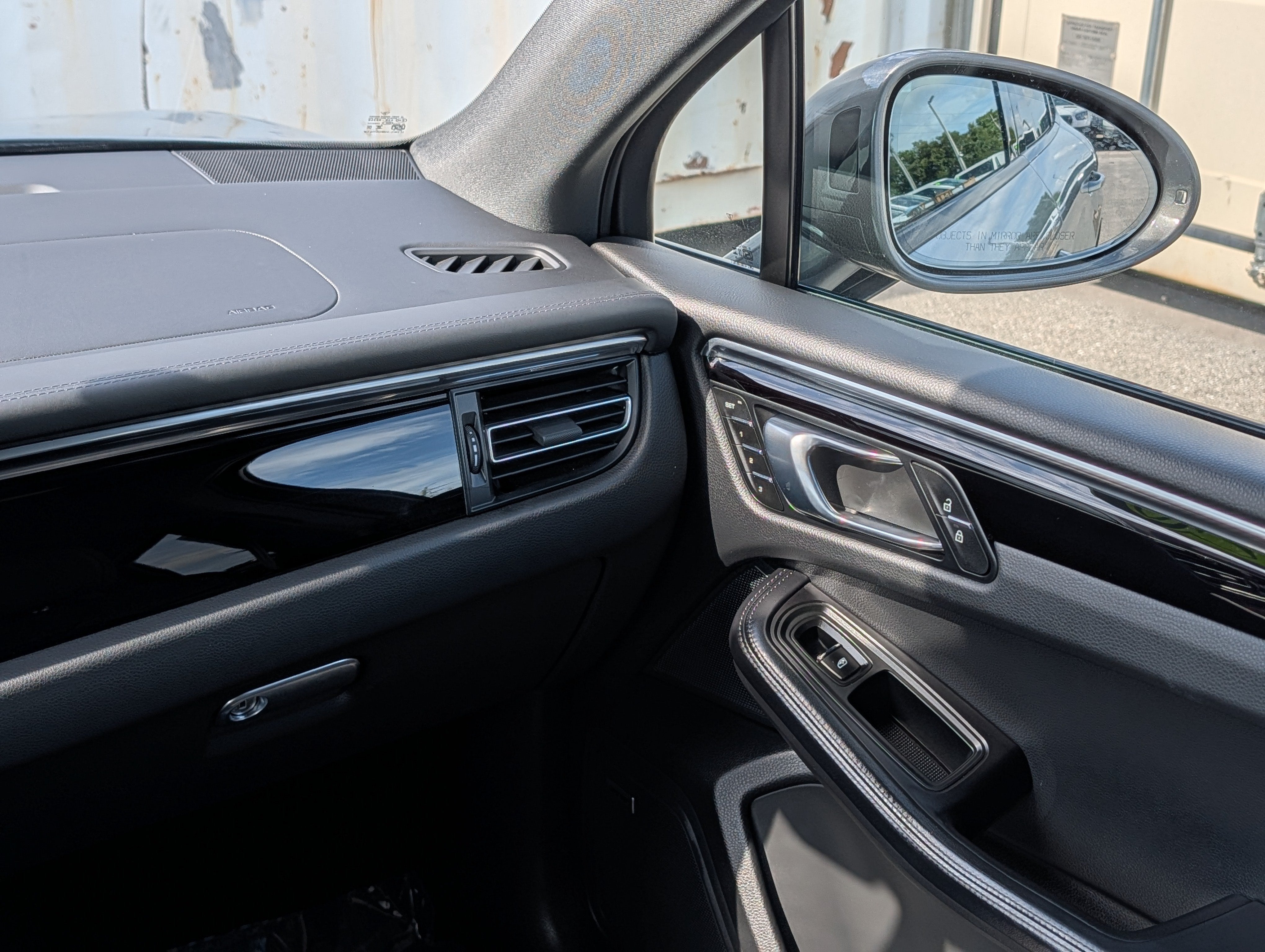 2025 Porsche Macan T