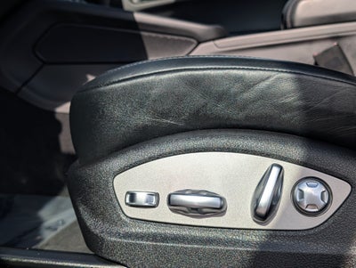 2025 Porsche Macan T