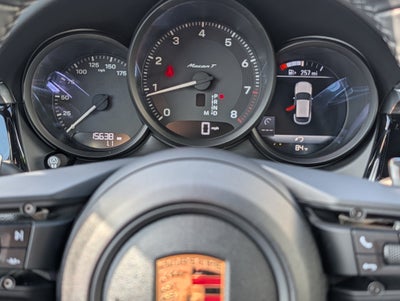 2025 Porsche Macan T