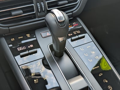 2025 Porsche Macan T