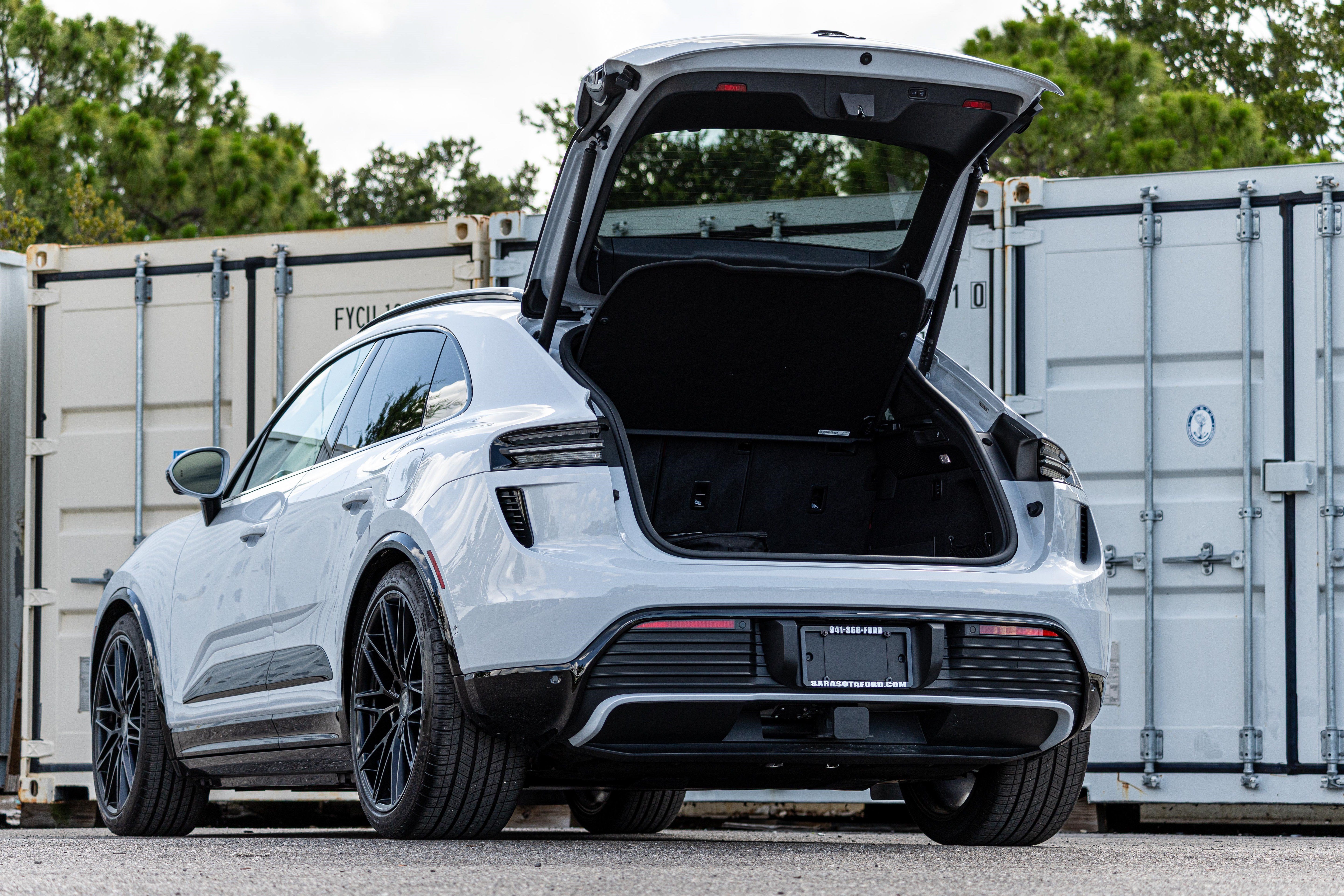 2025 Porsche Macan Electric Turbo