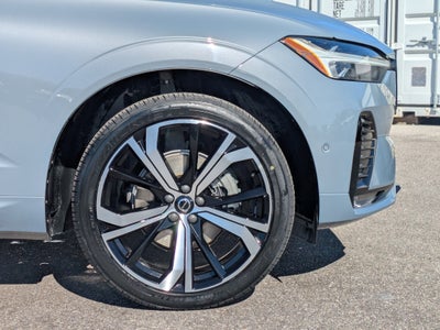 2022 Volvo XC60 B5 R-Design