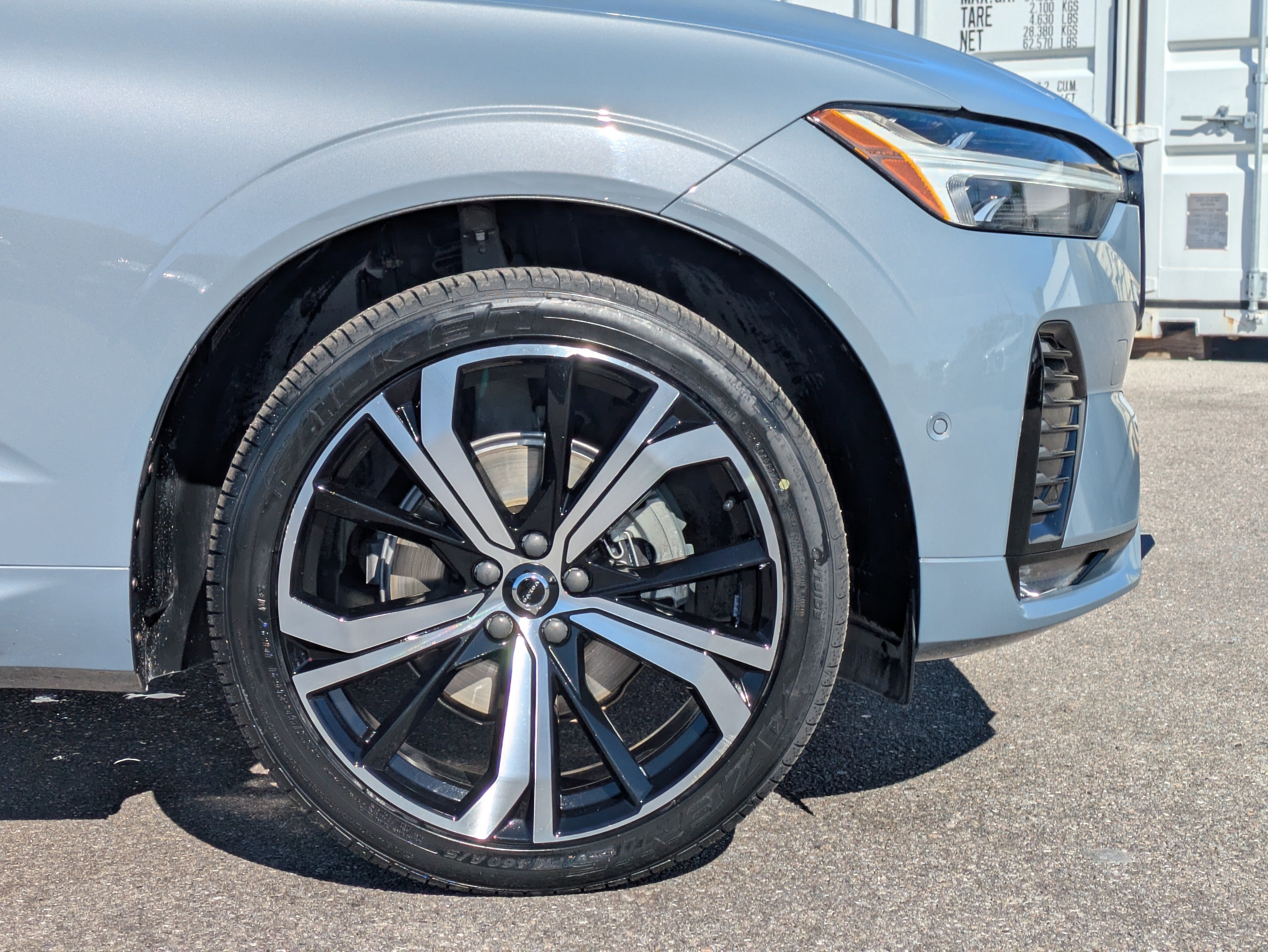 2022 Volvo XC60 B5 R-Design