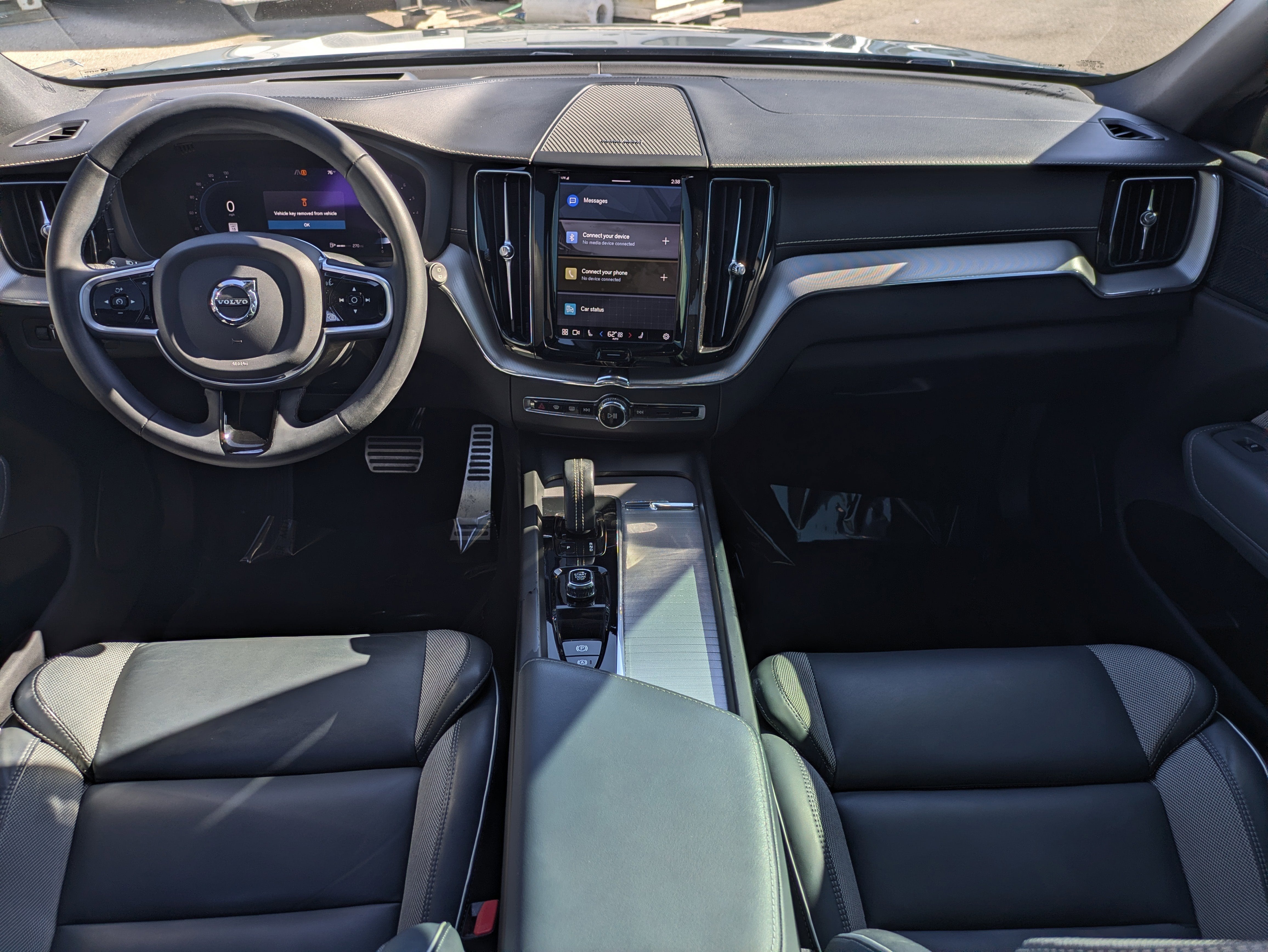 2022 Volvo XC60 B5 R-Design