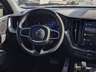 2022 Volvo XC60 B5 R-Design