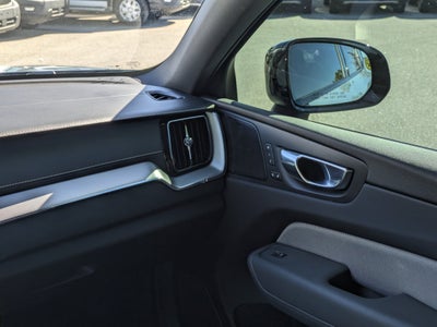 2022 Volvo XC60 B5 R-Design