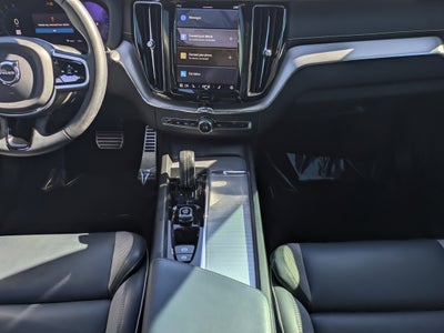 2022 Volvo XC60 B5 R-Design