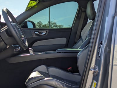 2022 Volvo XC60 B5 R-Design