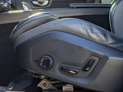 2022 Volvo XC60 B5 R-Design