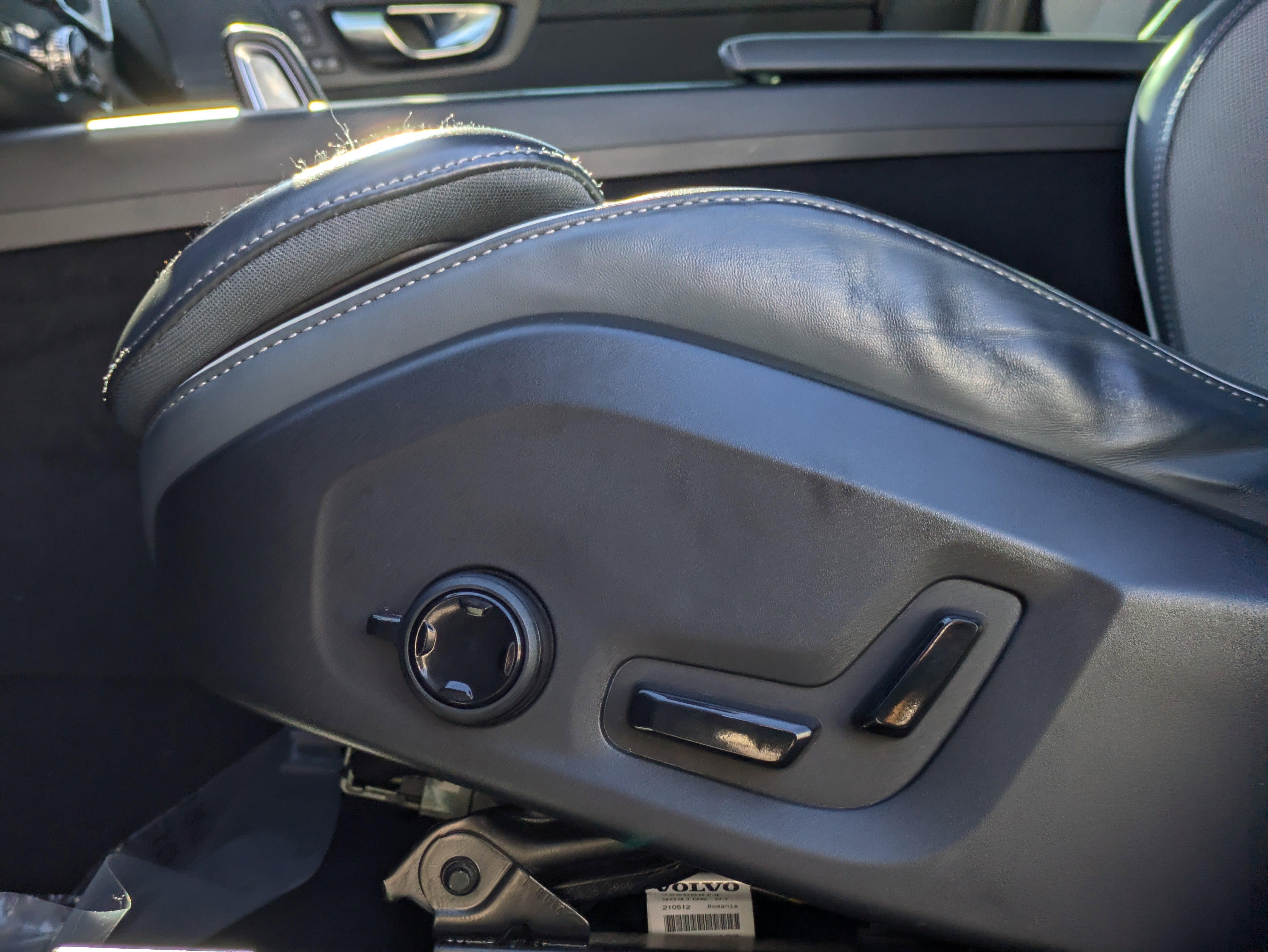 2022 Volvo XC60 B5 R-Design