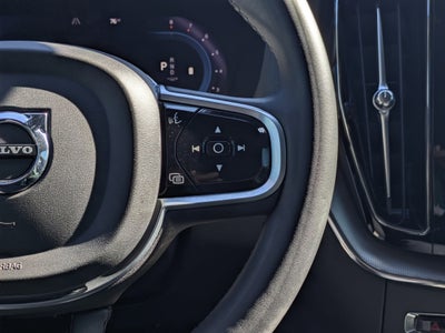 2022 Volvo XC60 B5 R-Design