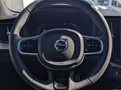 2022 Volvo XC60 B5 R-Design