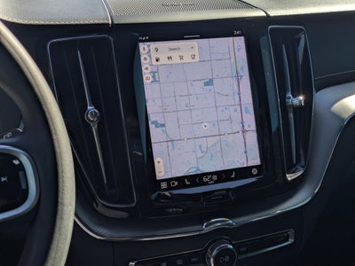 2022 Volvo XC60 B5 R-Design