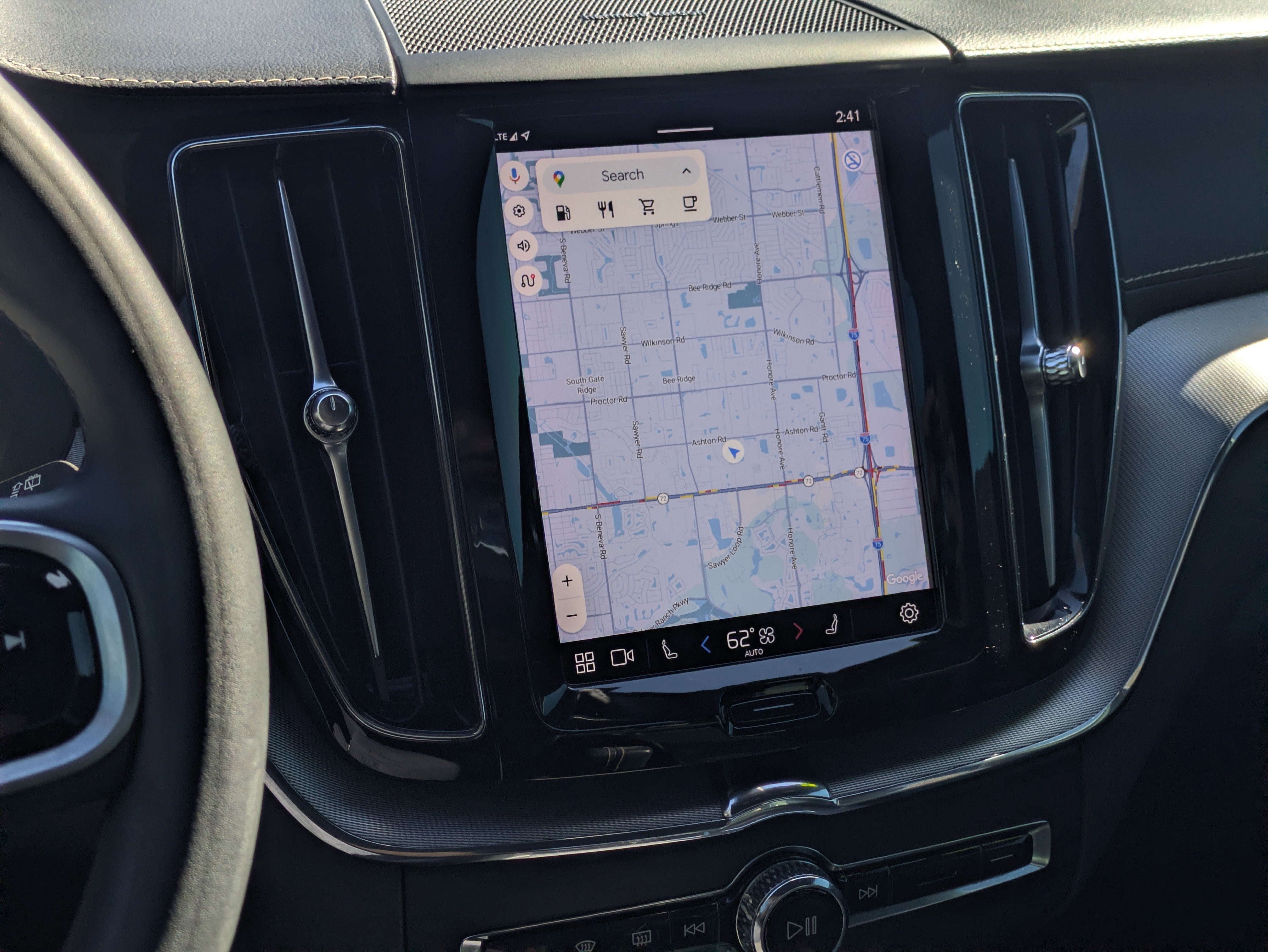 2022 Volvo XC60 B5 R-Design